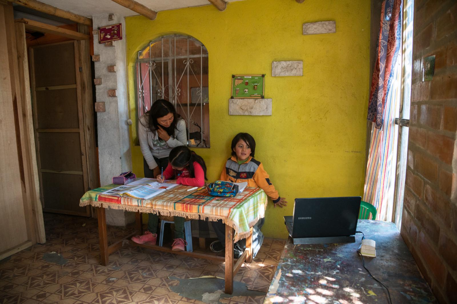 Dina Taco (39) helps her childr... casa grande, sus abuelos son s