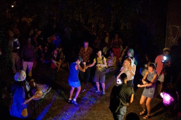 Green Oases in the City - People dance and listen to the music by Peace Now...