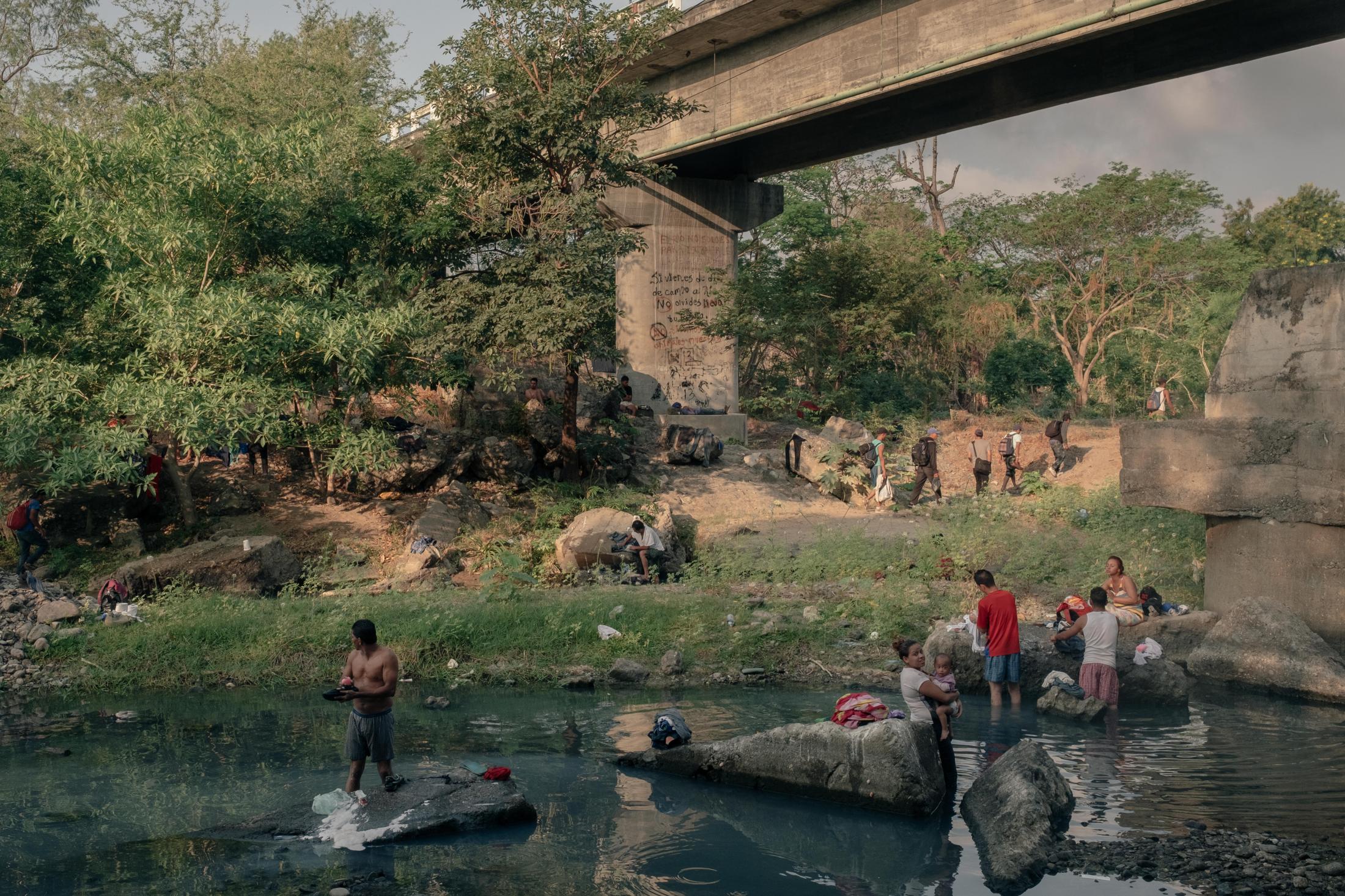 Under stifling heat, the members of the caravan decide to take a two-day break in the small village of Tapanatepec. They take the opportunity to rest, wash their clothes and bathe in the river that runs below the village. Starting on 25 March 2018 from Tapachula in southern Mexico, on the border with Guatemala, more than 1,500 migrant men, women and children take part of a month-long &quot;caravan&quot; to the Mexican city of Tijuana at the border with the United States. Organized by &quot;Pueblos sin fronteras&quot; (People without borders) this march aims at protecting migrants from the authorities but as well from the gangs and cartels that regularly prey on them when isolated. It was the first caravan of its kind set-up after Donald Trump became the 45th President of the United States. 29/03/18 San Pedro Tapanatepec, Oaxaca, Mexico.