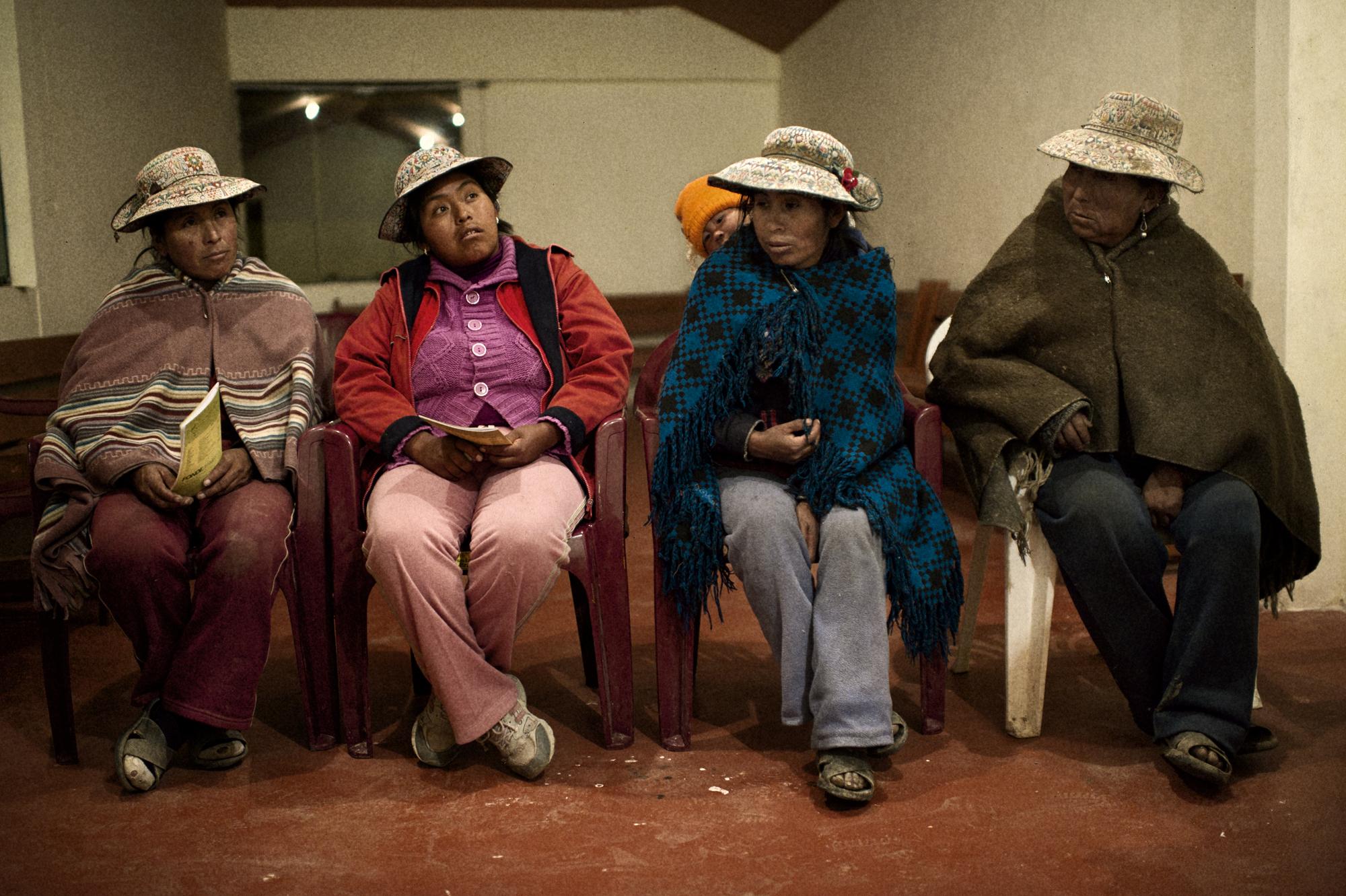 Microcredit / Peru - Peru, Chibai. September 2011 Indigenous women get...