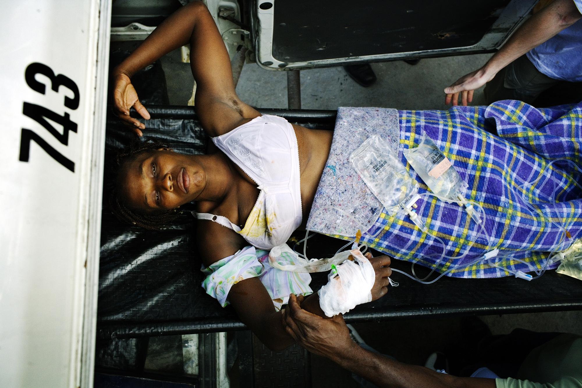 Haiti for MSF - HAITI Martissant, Port-au-Prince
An unconscious woman,...