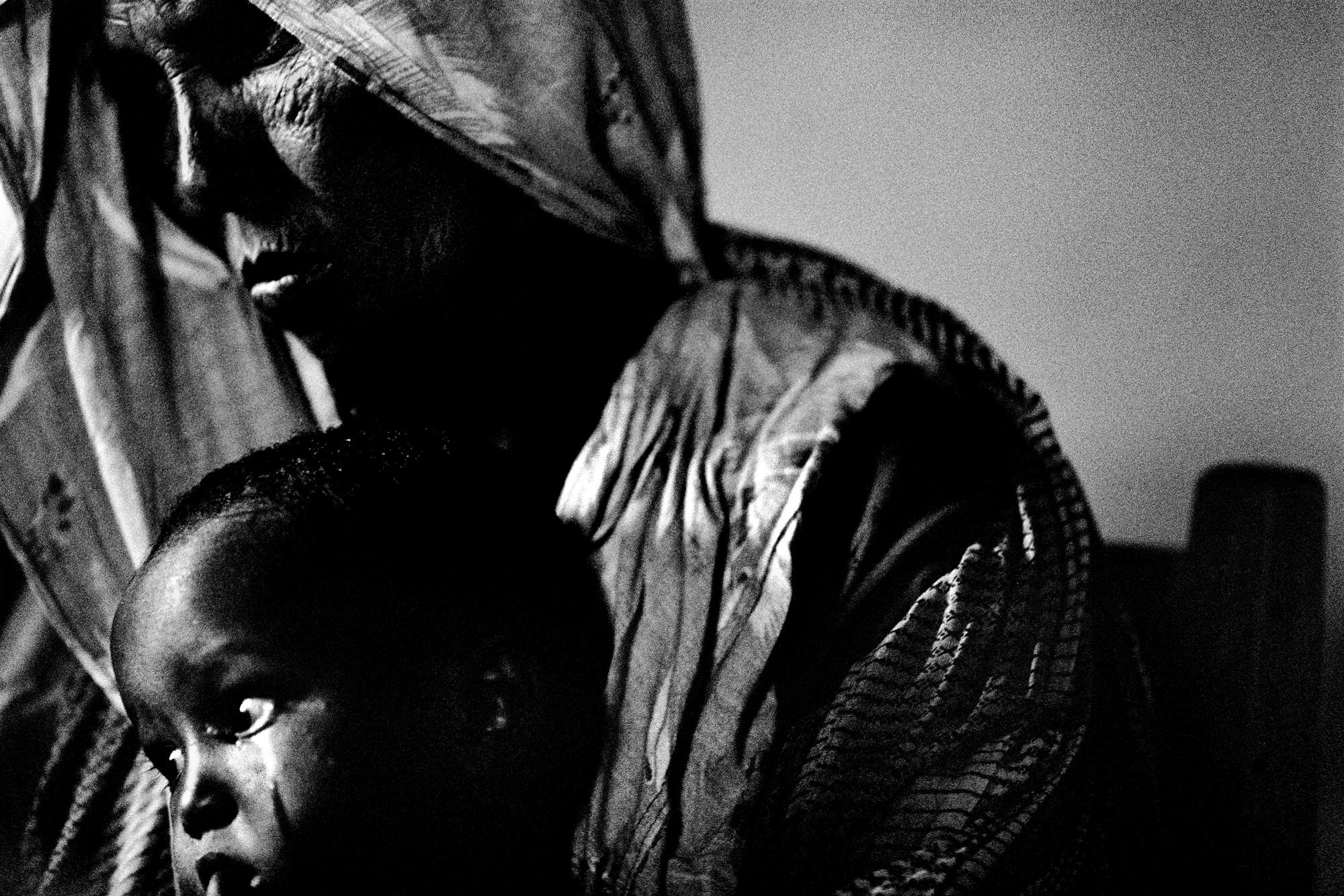 Somalia, the invisible trace - SOMALIA Nr. Jowhar A grandmother and child at the Buurene...