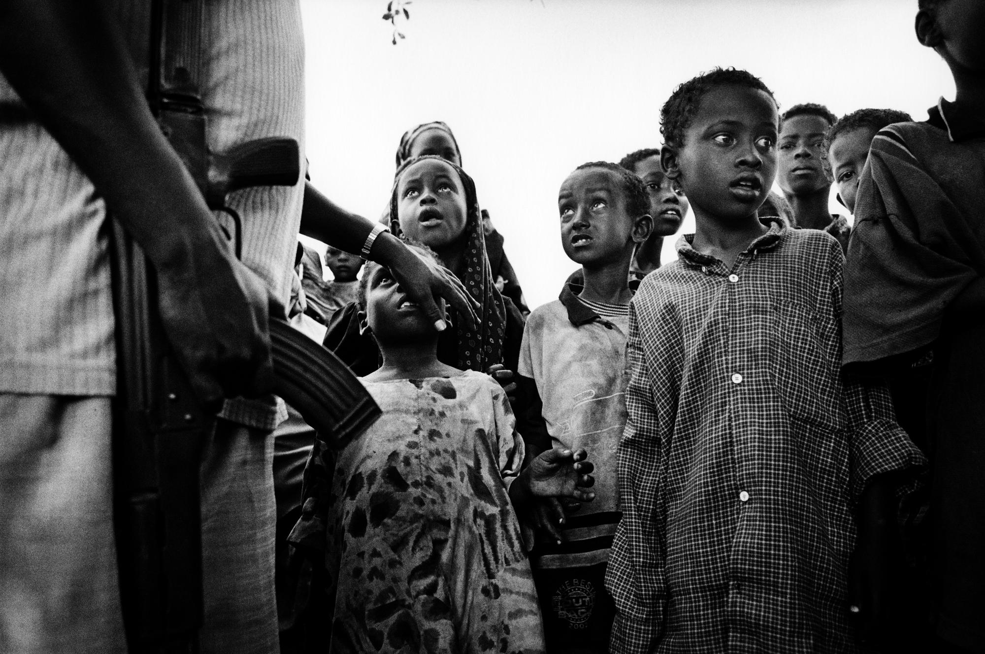Somalia, the invisible trace - SOMALIA Gololey Children look on during a rapid...