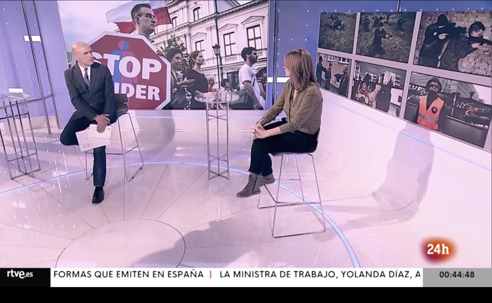 Speaking about my las exhibition in "La Hora cultural" Spanish television 24 horas