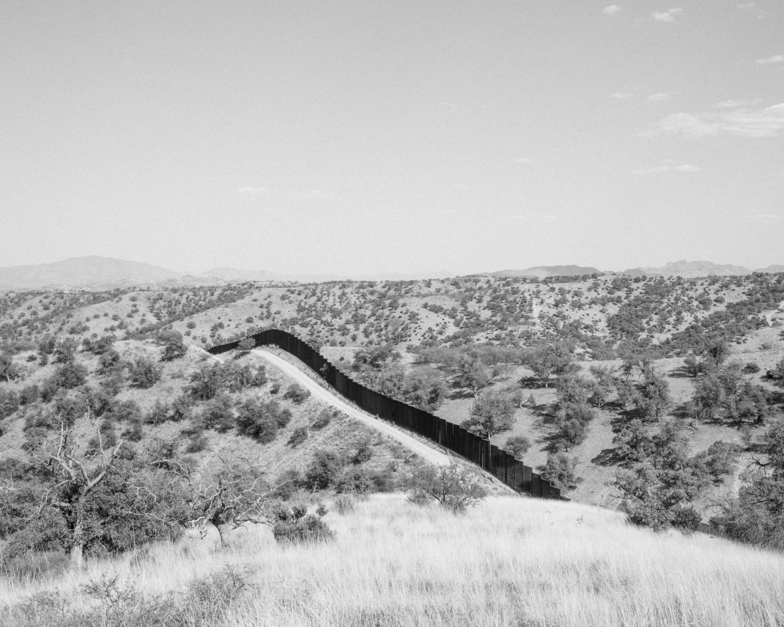 The wall dividing the US and Me...ar Nogales. Arizona. May, 2017.