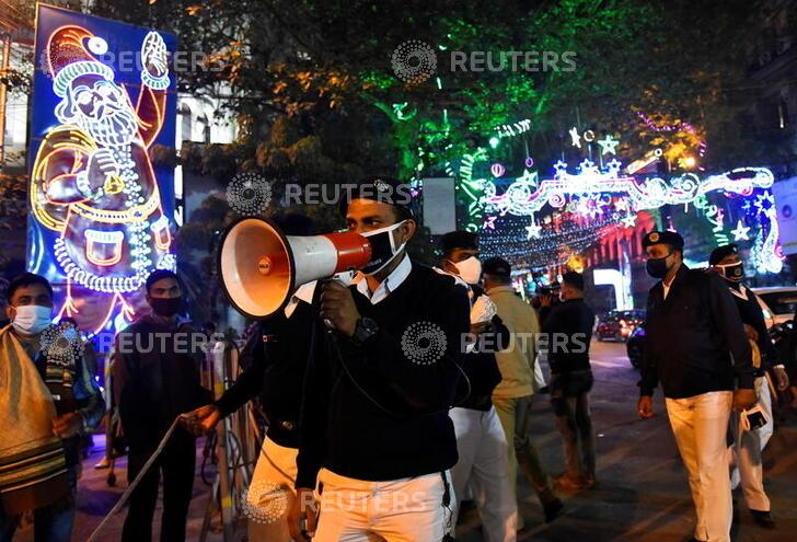 A police officer uses a megapho...er 31, 2020. REUTERS/Ranita Roy