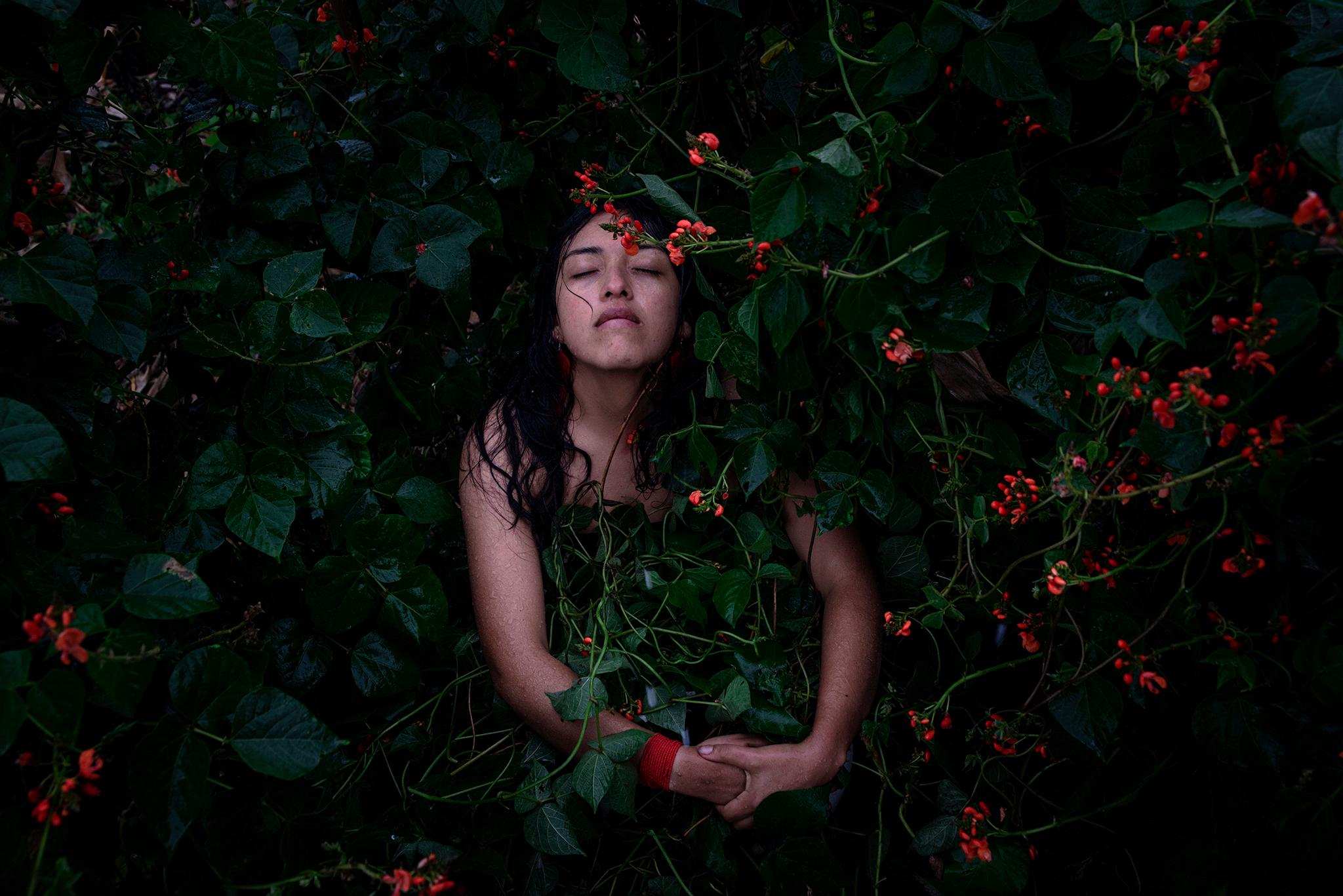 A ti vuelvo - Self-portrait in the beans of my garden. Since the...