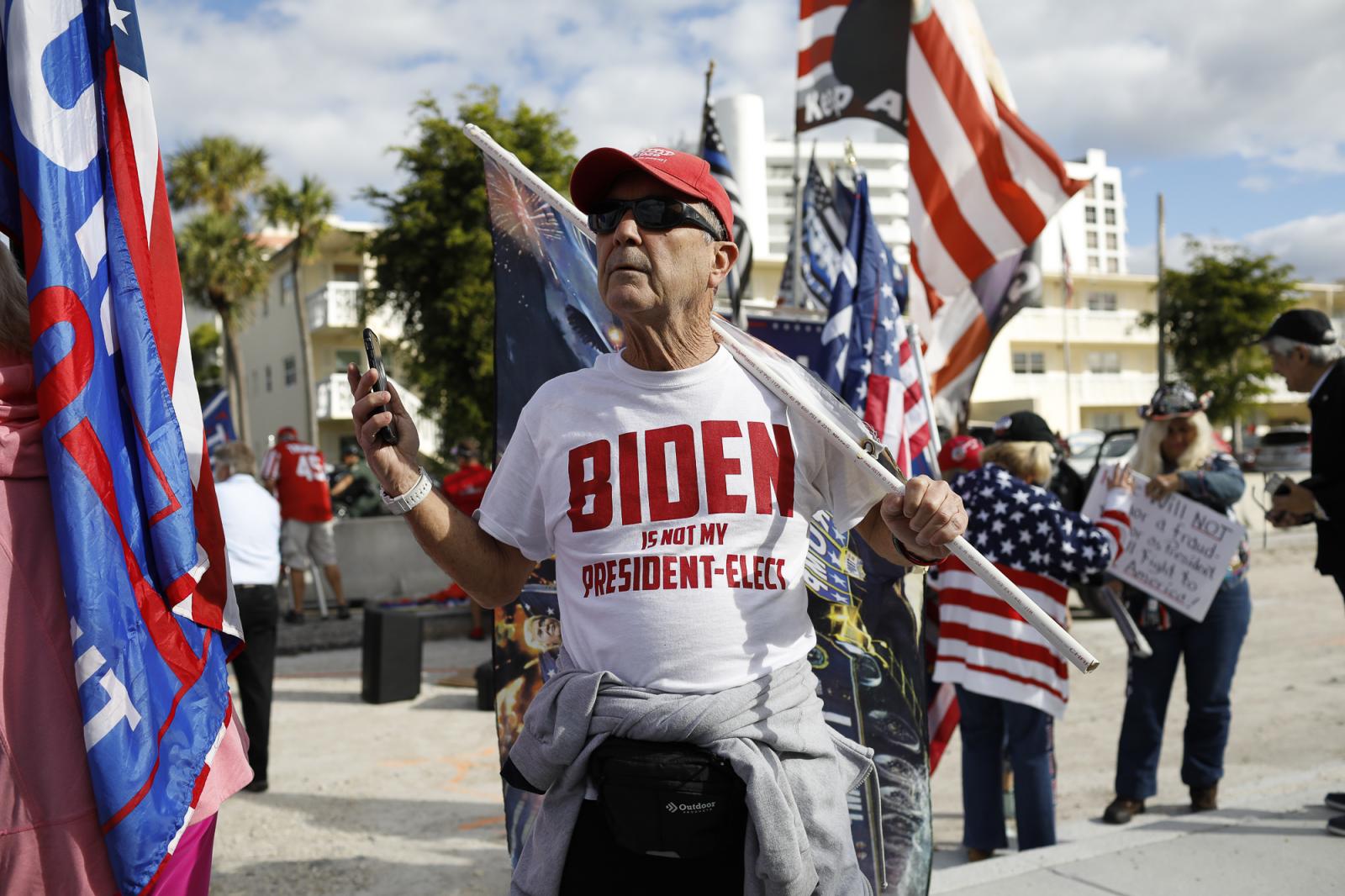 Supporters of President Donald ...y 20, 2021. REUTERS/Marco Bello