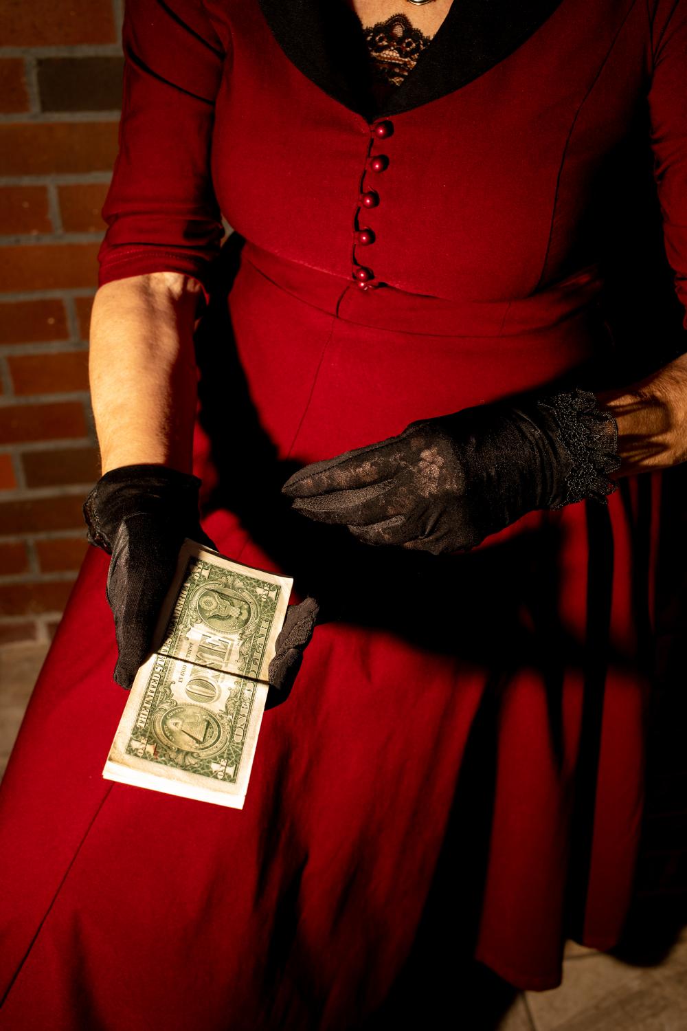 Break a Thread -  Patricia Marquis, aka Patricia Magicia performs a money...