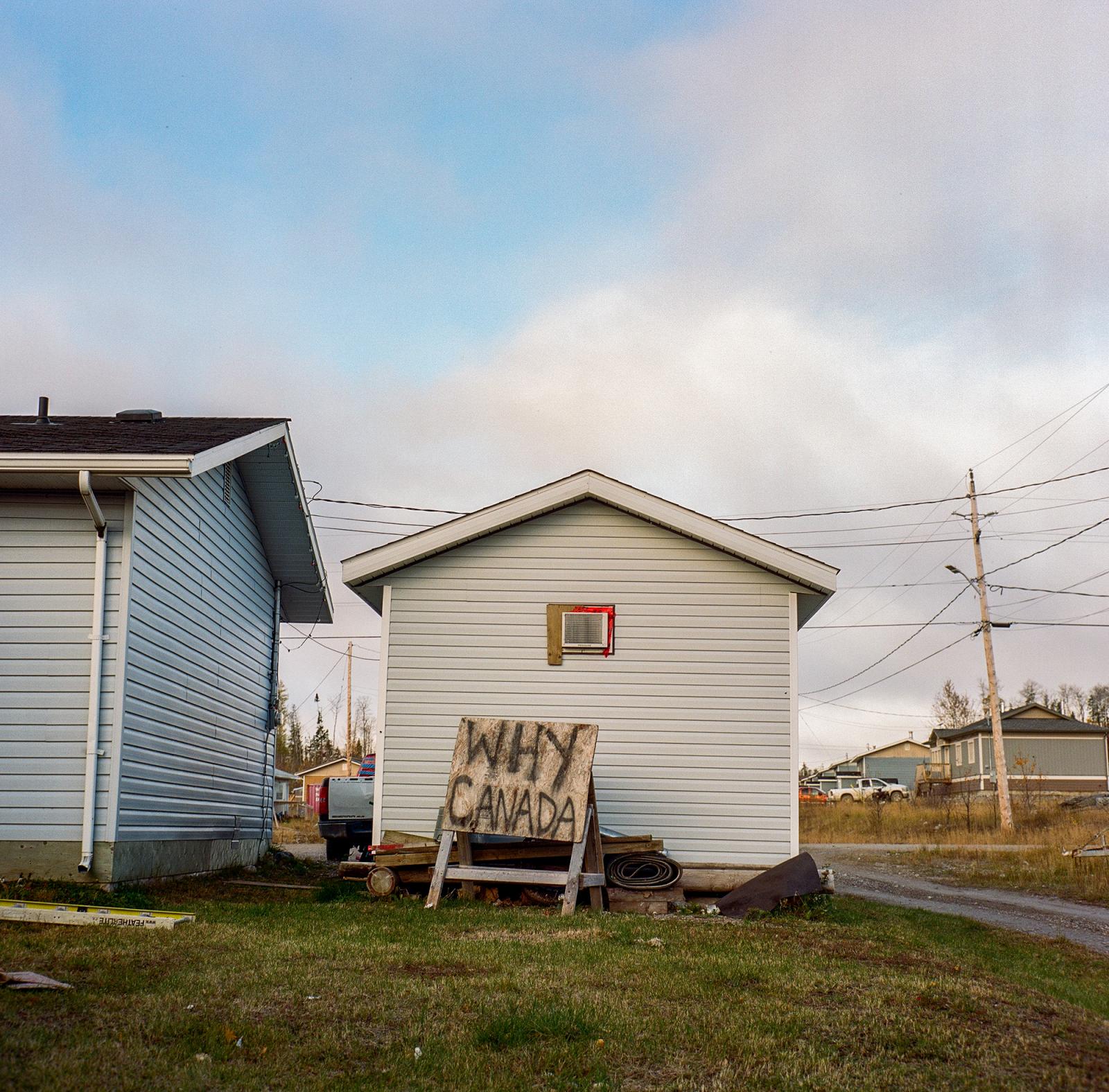  A sign outside of the home of ...nt of Neskantaga First Nation. 