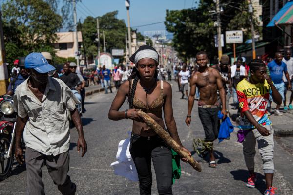 Haitian police violently dispersed an opposition protest (several hundred people) that marched through the streets of Port-au-Prince on Wednesday to call for the departure of President Jovenel Mo&iuml;se and to condenm insecurity in Haiti. As a reminder, the Battle of Verti&egrave;res on November 18, 1803 was the last major battle of the Haitian revolution, which ended in the defeat of the French army. November 18, 2020 (c) Val&eacute;rie Baeriswyl