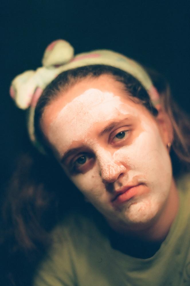 Zandra with a face mask. 2019.