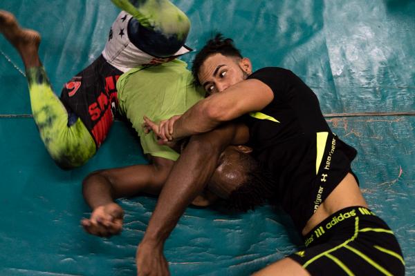 LA ISLA - CUBAN DIARIES - Two of the best fighters of Isidro Barzagaâ€™s MMA gym...