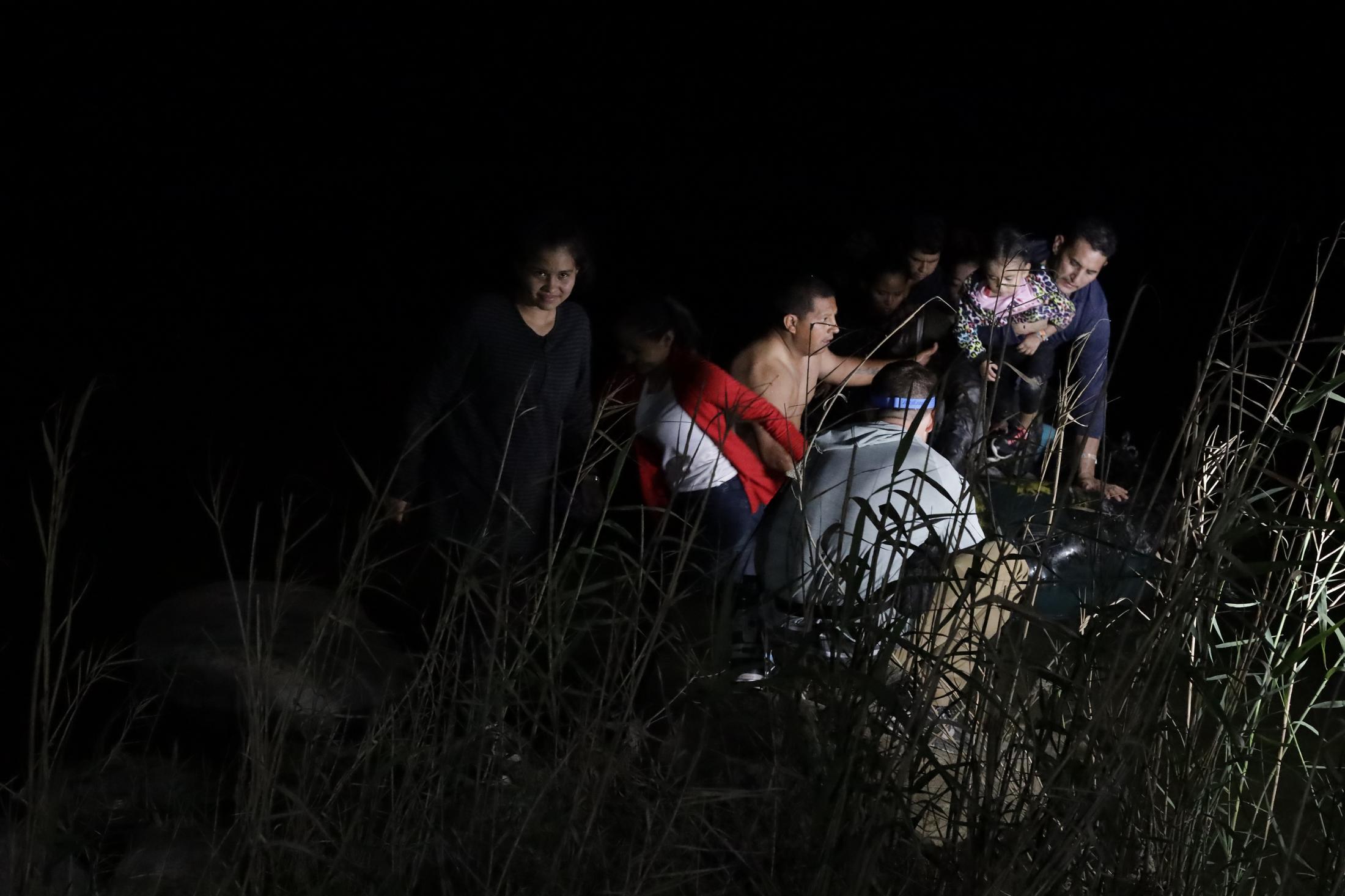 Night on the Rio Grande - During the night on Wednesday 14, 2020, over 200 migrants...