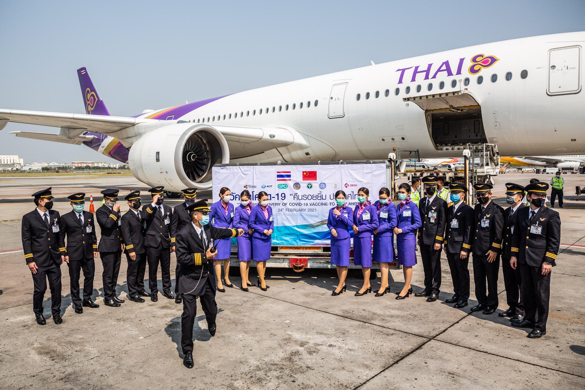 Covid-19: Thailand - Thai Airways stewardesses and pilots pose for a picture...
