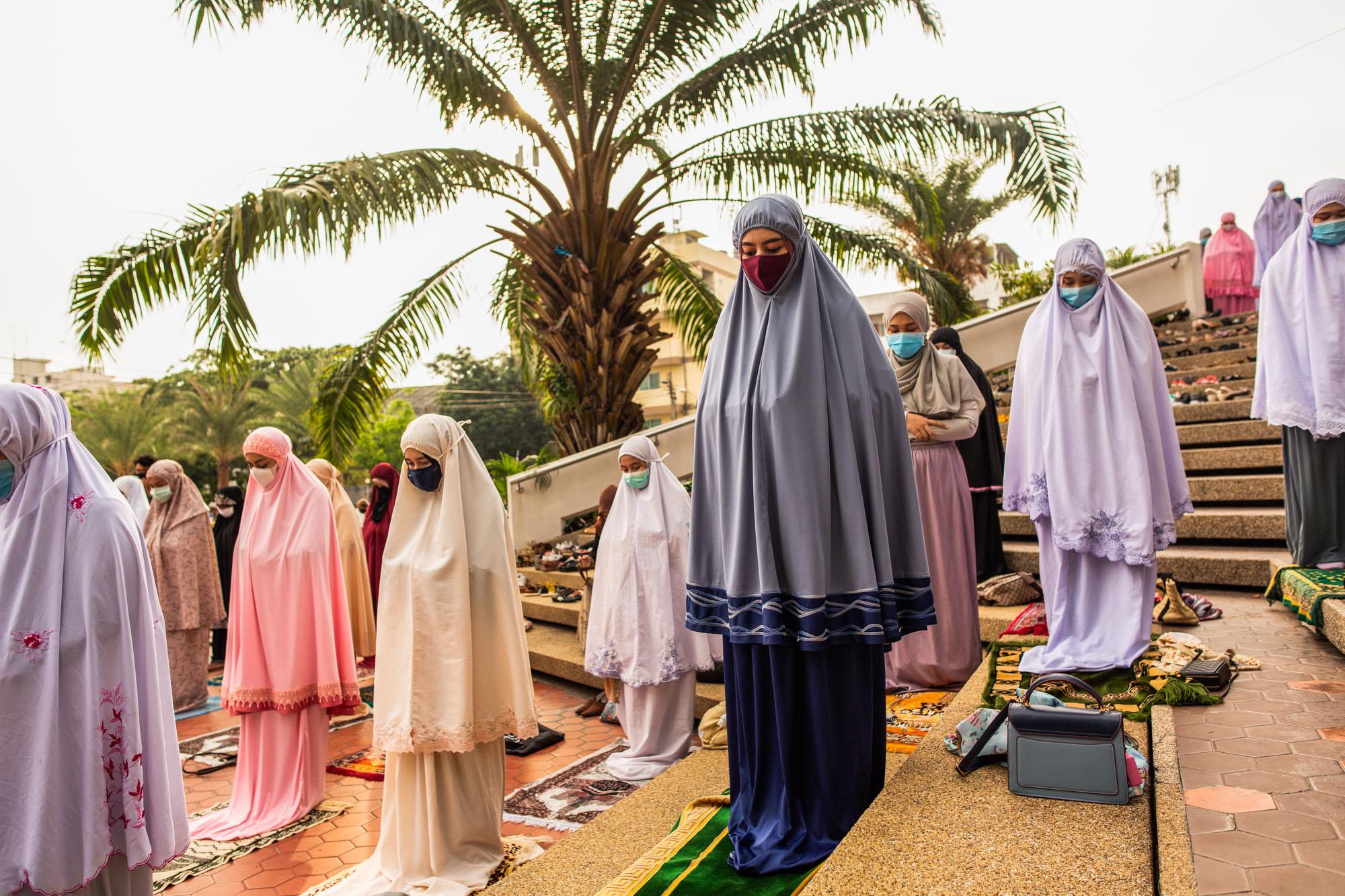 Covid-19: Thailand - Muslim women wear face masks during Eid al-Fitr, at The...