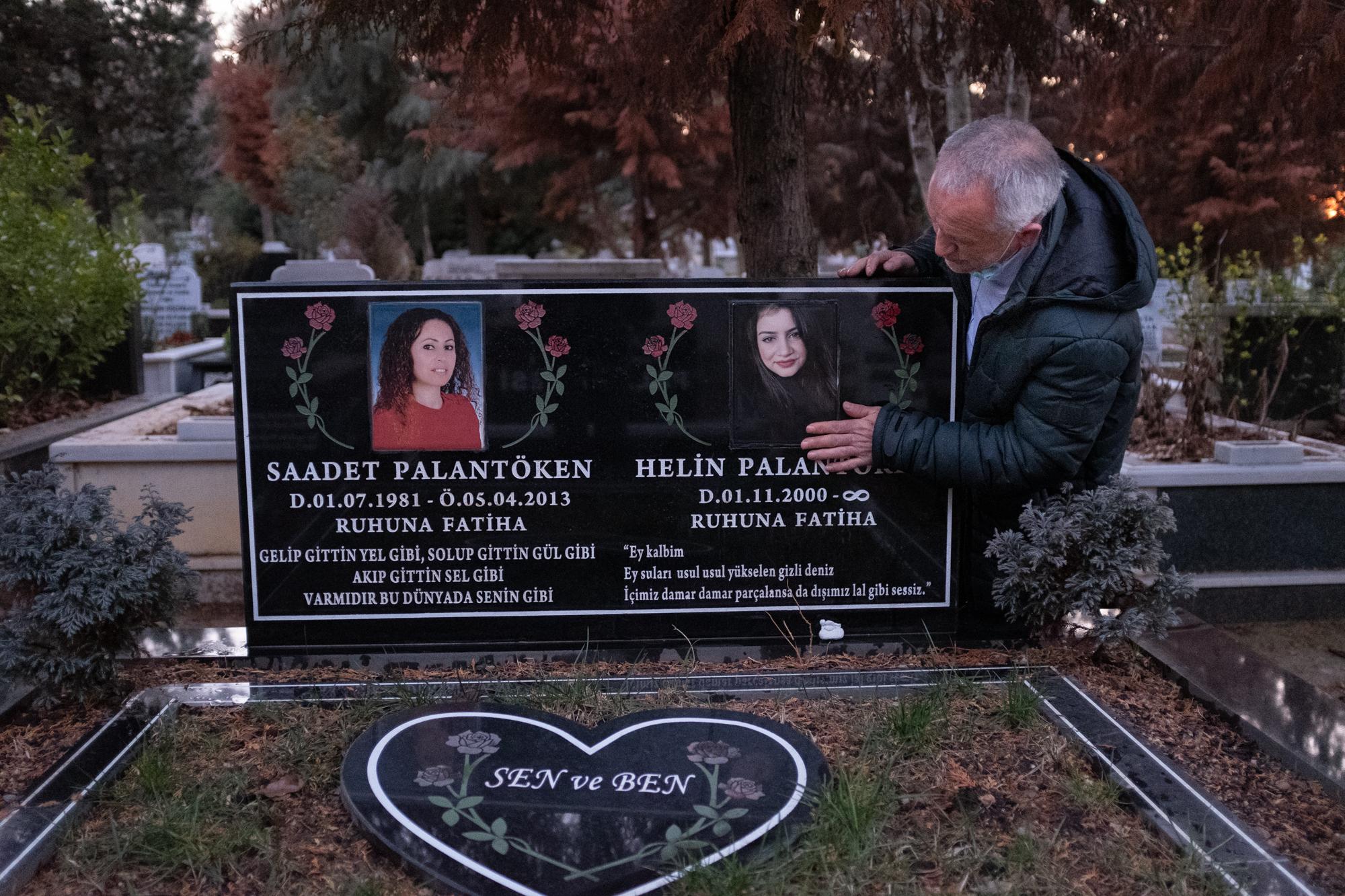 We don't want to die (ongoing) -  Nihat Palandöken, on the grave of his deceased wife...