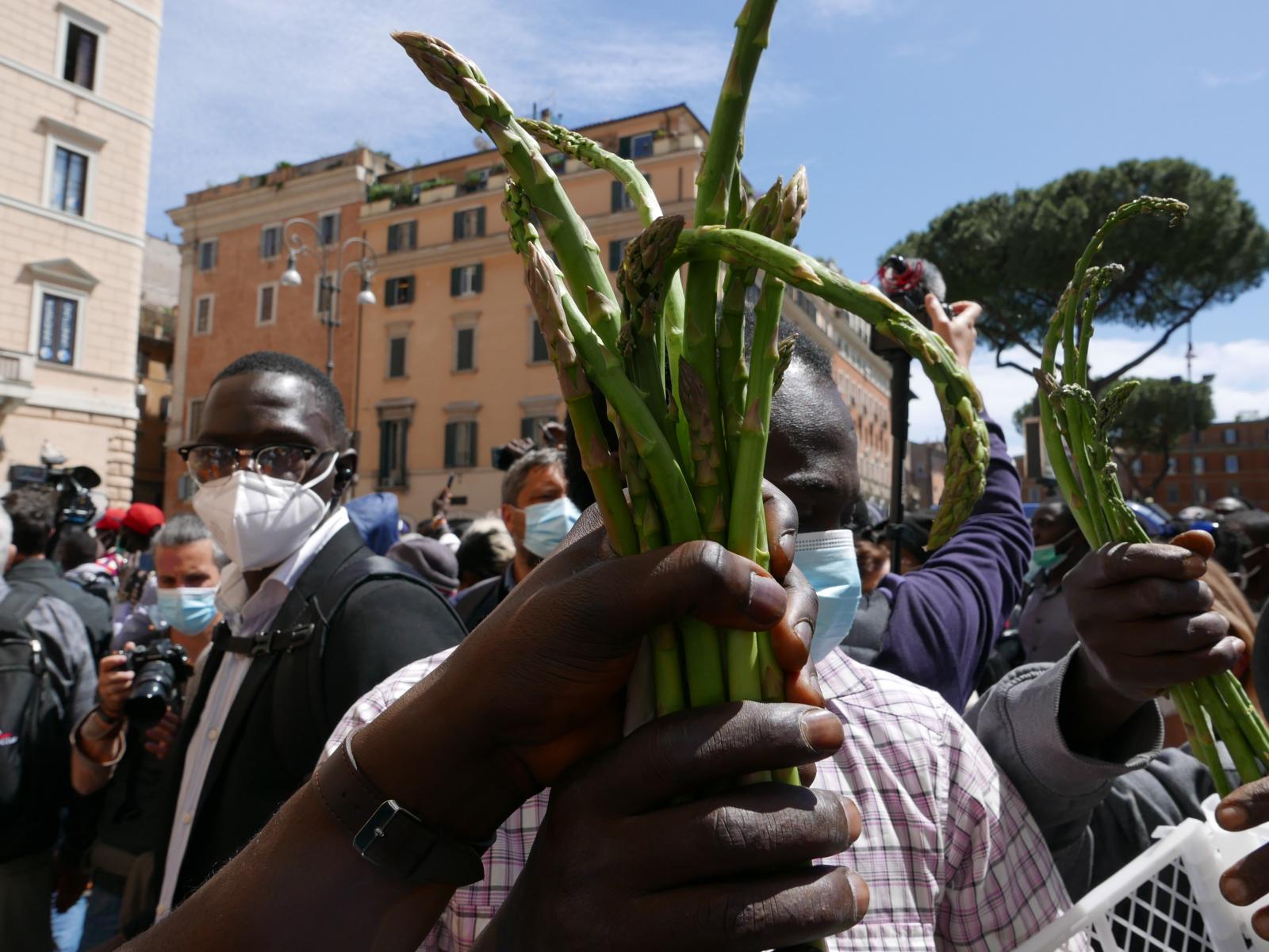 Italy: Protest of African farmhands in Rome