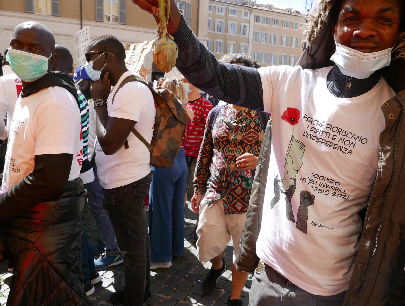 Italy: Protest of  African farmhands in front of Italian Parliament house