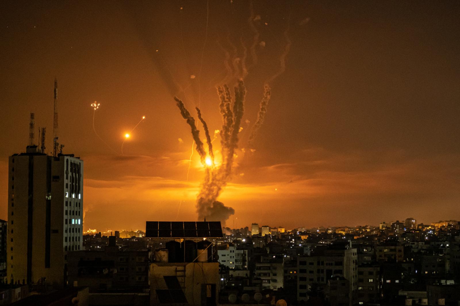GAZA CITY, GAZA - MAY 14: Rocke... by Fatima Shbair/Getty Images)