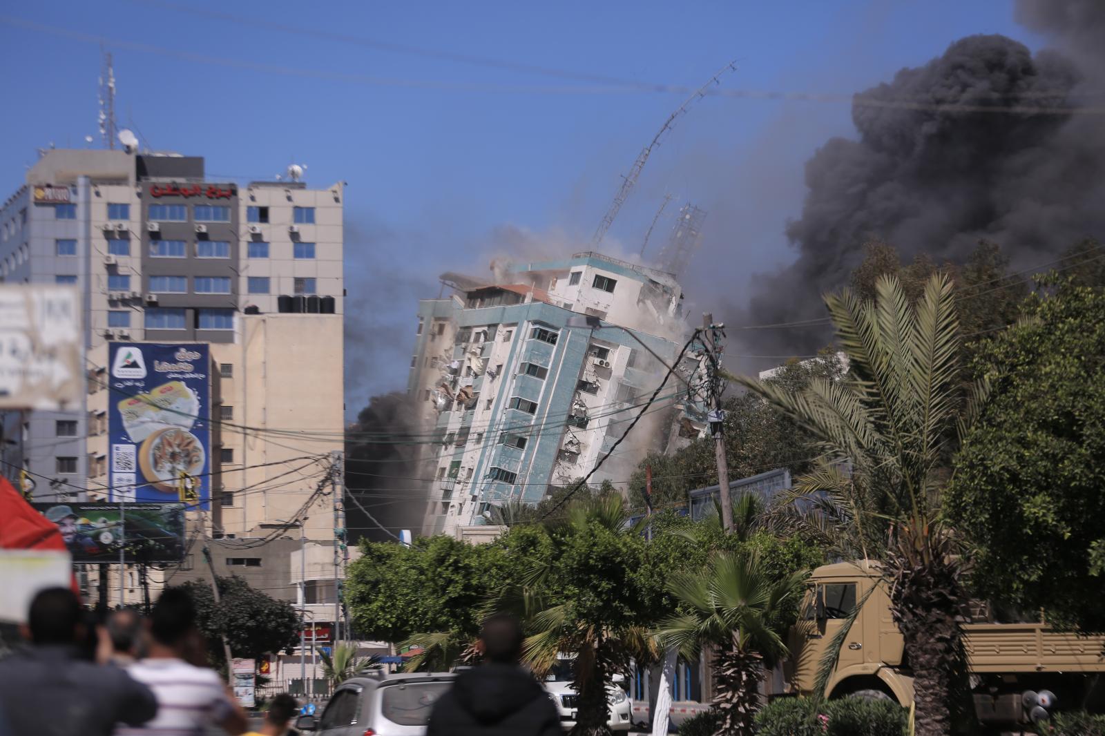 The evacuation tower fell in the center of Gaza City after it was bombed by Israeli aircraft. 15...