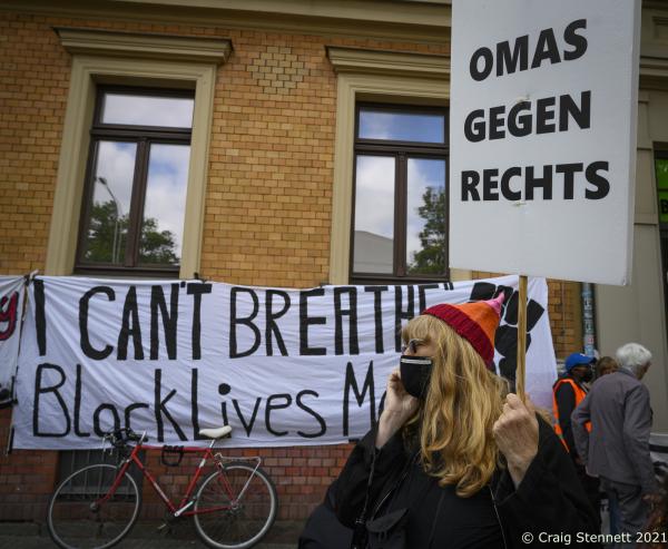 Image from Band der Solidarití¤t, Halle (Saale), Saxony-Anhalt, Germany. - Omas Gegen Rechts Berlin came is support and to offer...