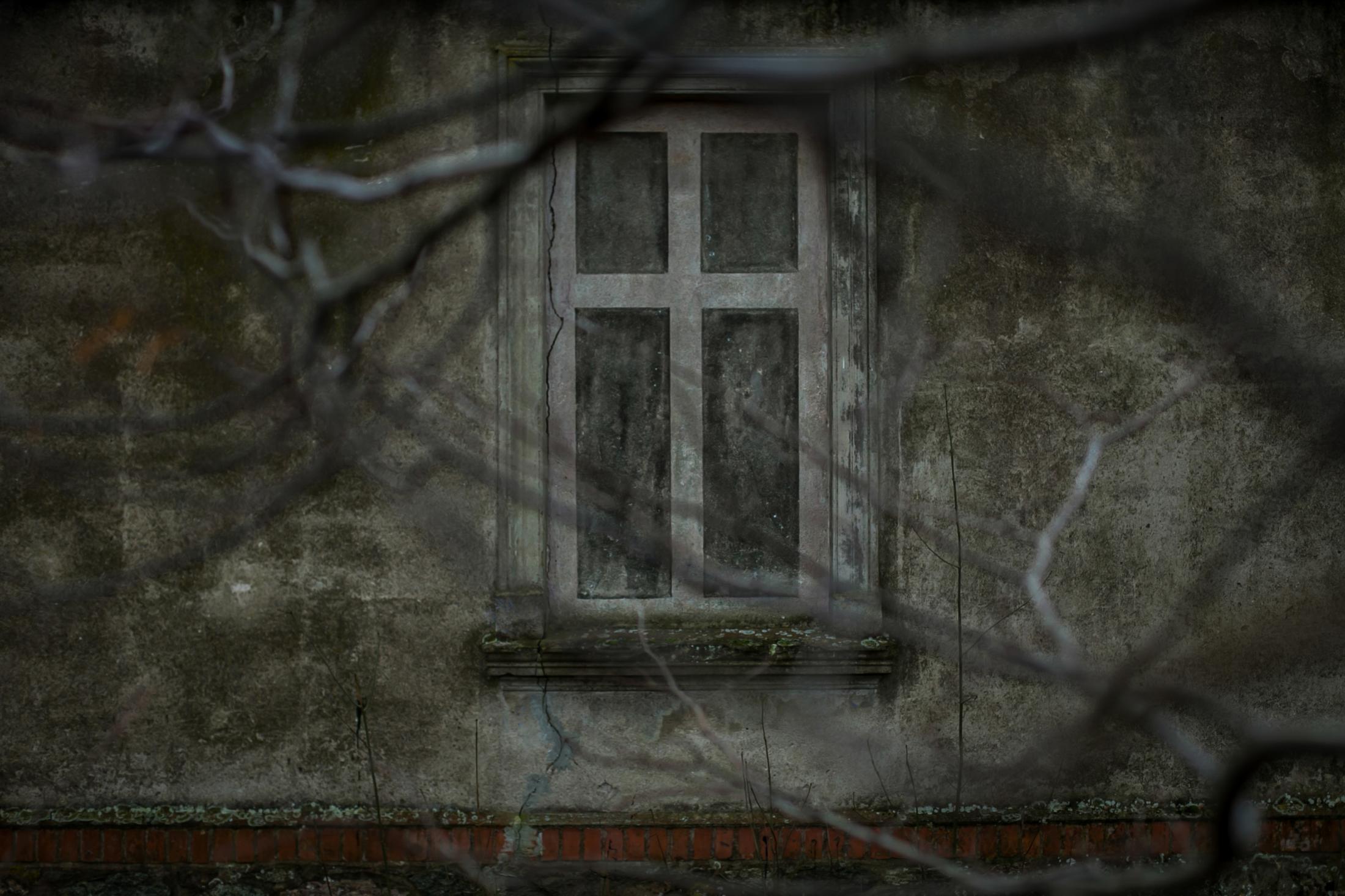 Zamalowane okna  -  Imitation of a window on the facade of a former German...
