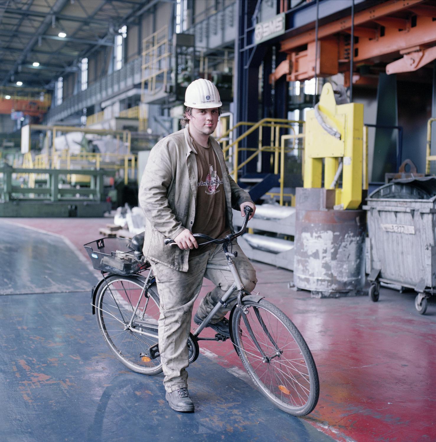 Ruhrgebiet - Benjamin Bachert, 25, a maintenance worker at the coating...