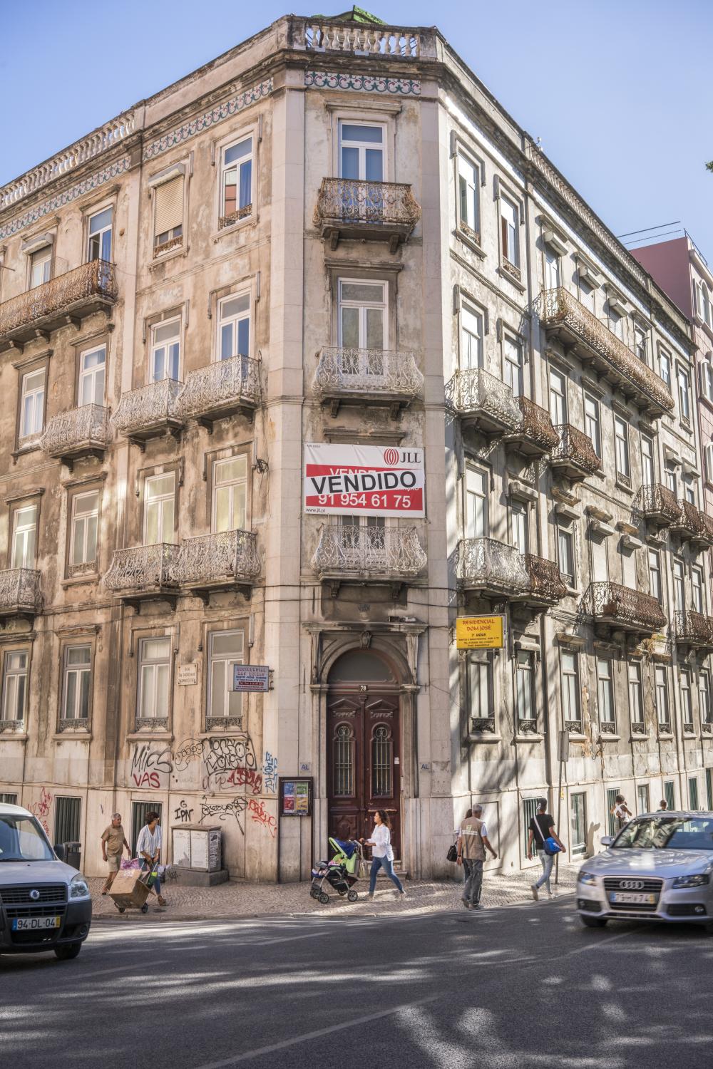 Lisbon - Recently sold building in Marques de Pombal, a...