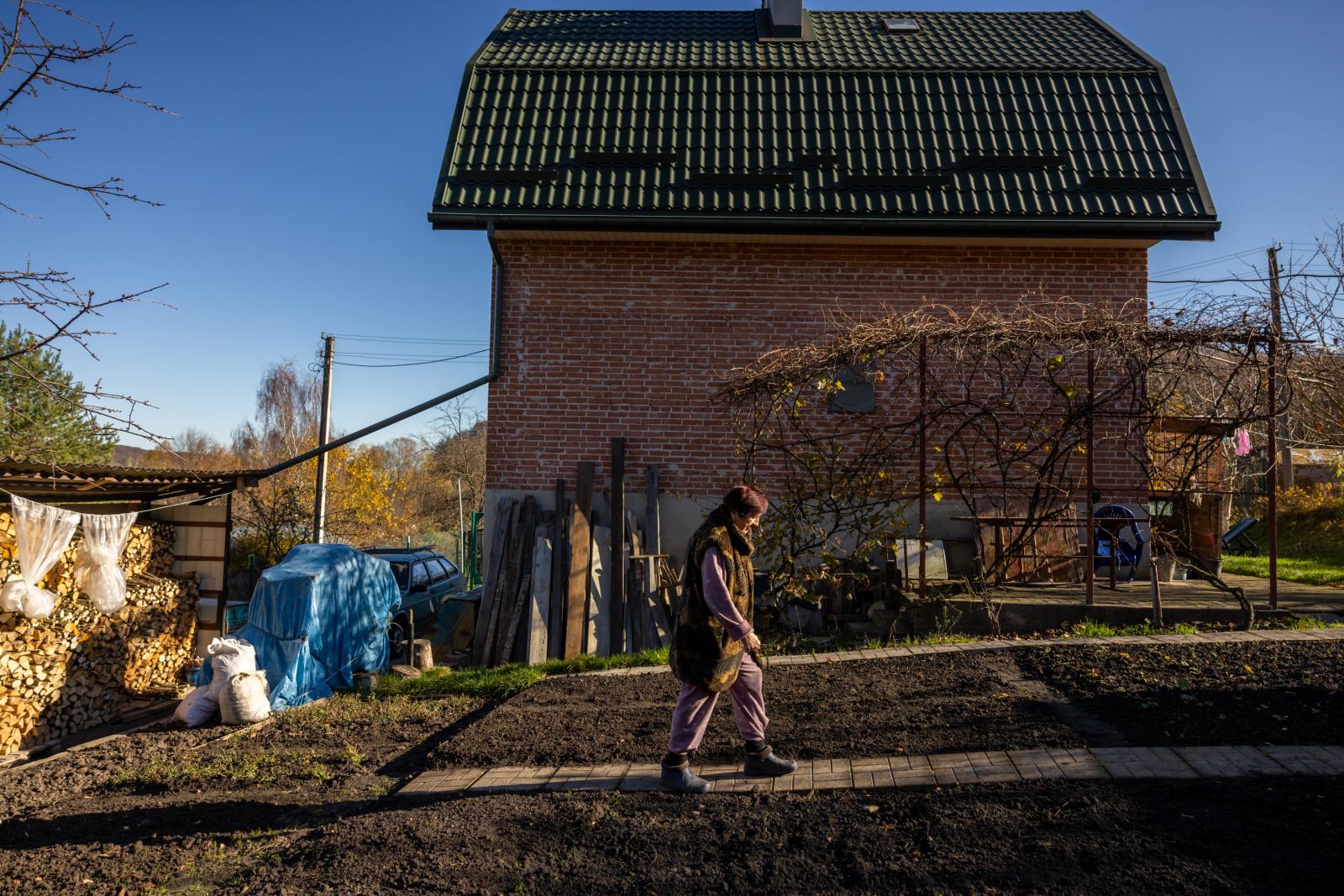 Ukrainians’ countryside getaways have become off-grid safe havens from Russian attacks