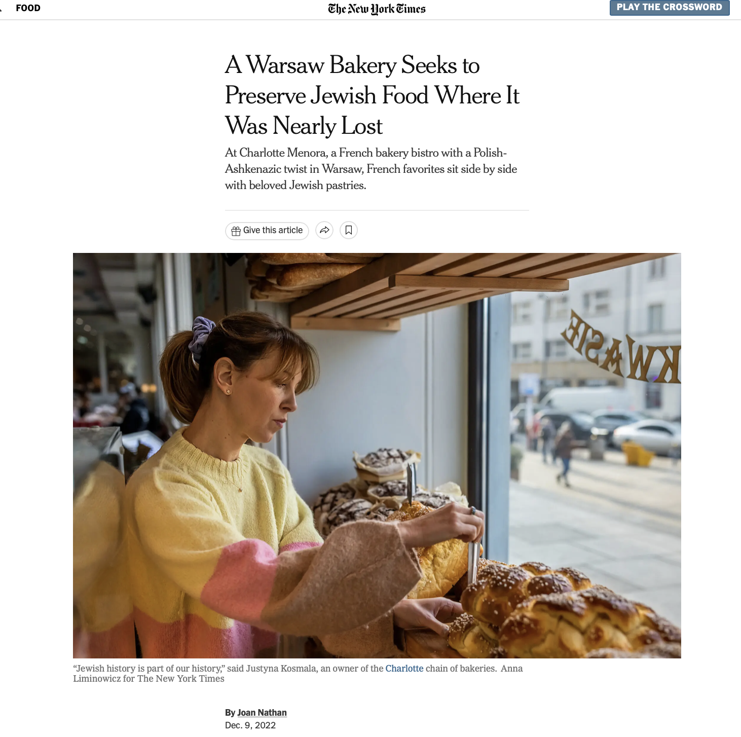 Art and Documentary Photography - Loading nytimes_anna_liminowicz_menora_charlotte_1.png