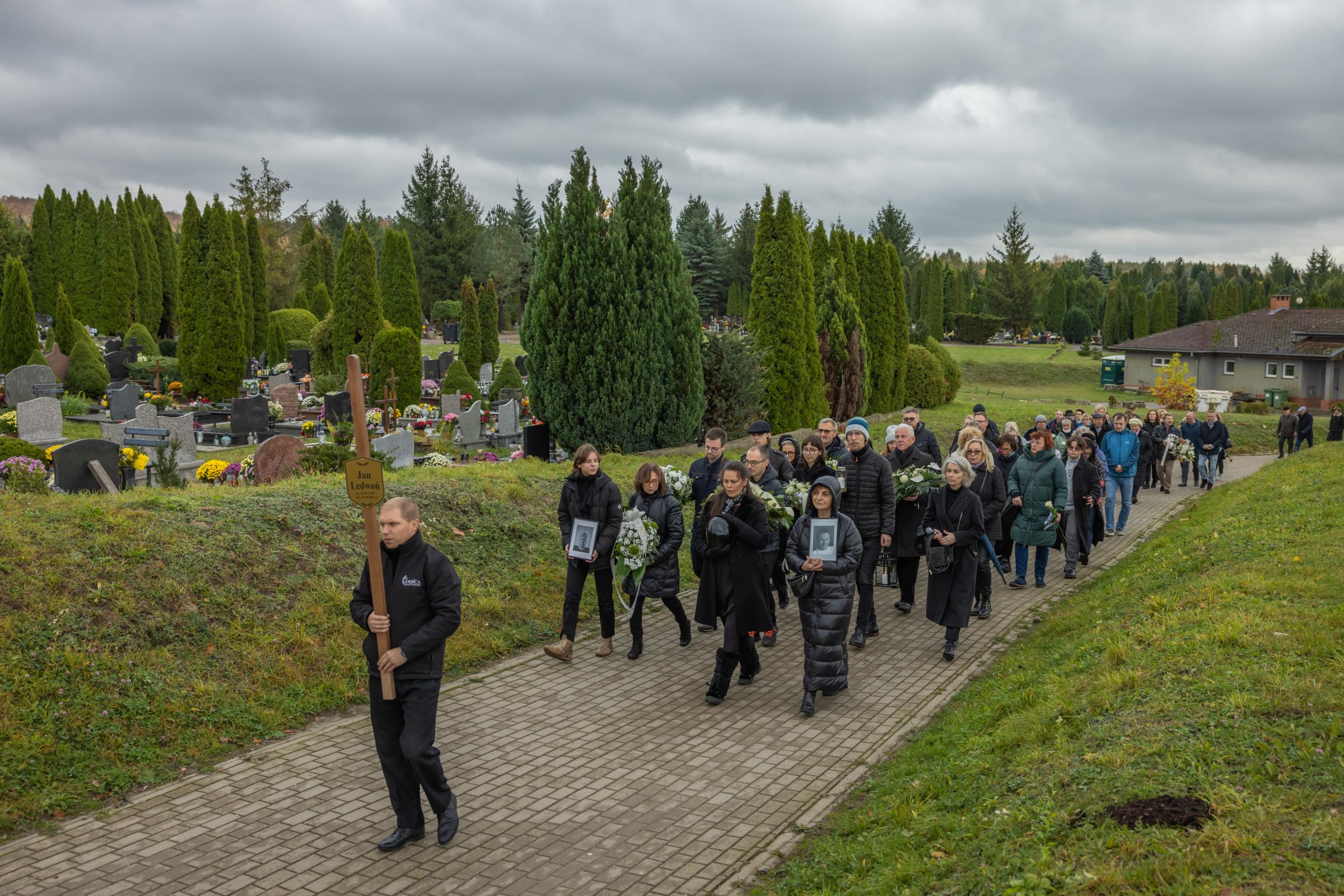 THE INSTITUTE FOR THE GOOD DEATH-for the Guardian - 04.11.2023 Elblag, Poland. Mourners escort Jan...