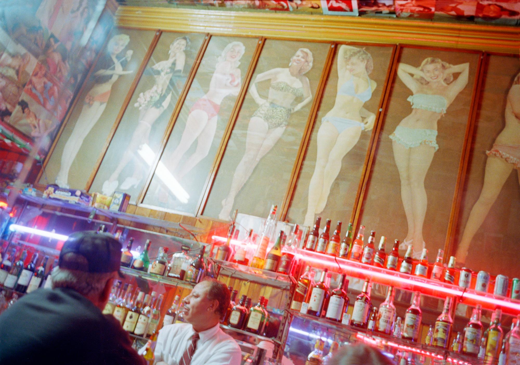 1950&#39;s-era Bar 15. Ciudad Juarez, Mexico. 1988.