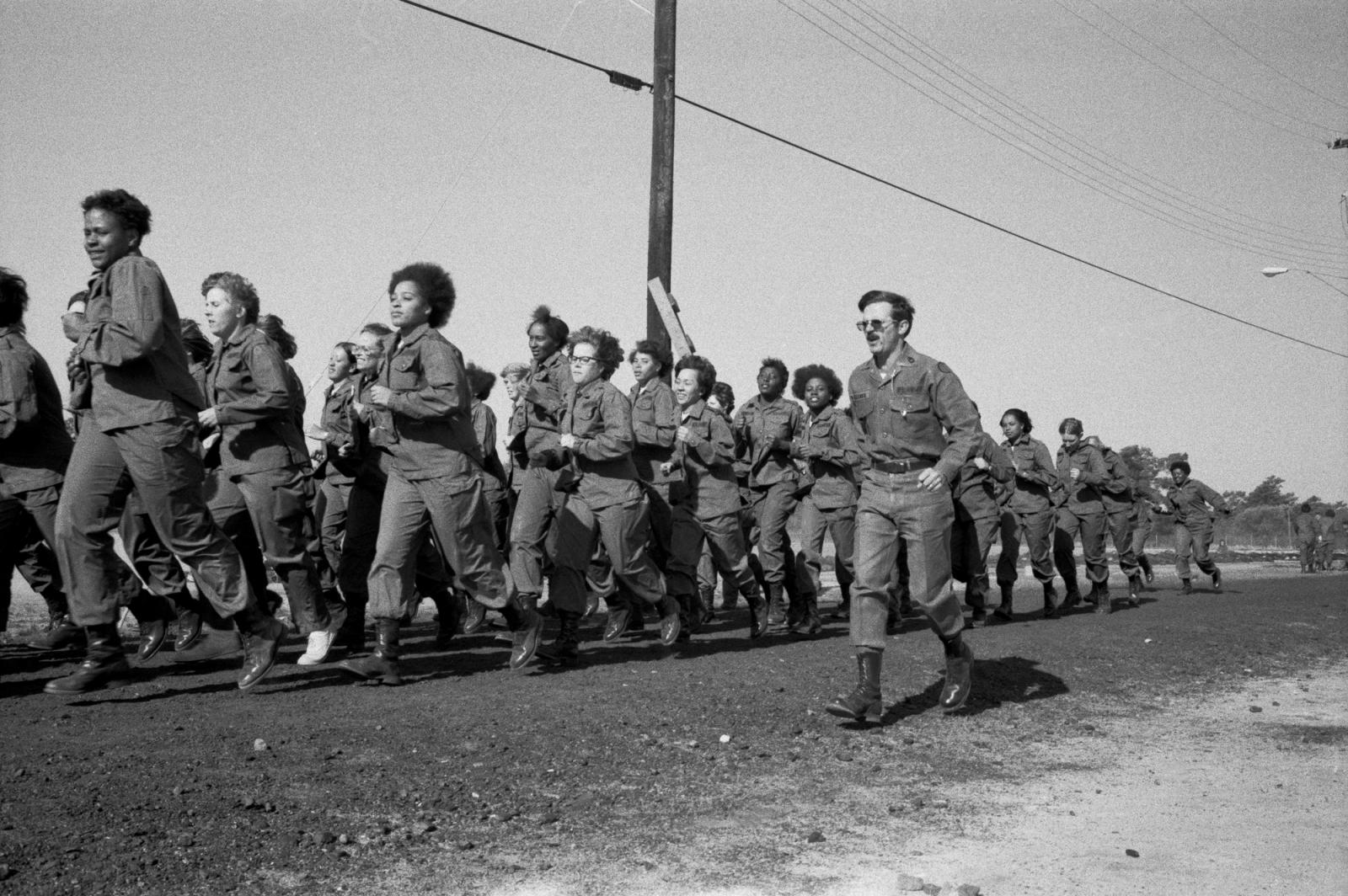 women-in-the-us-army-1975-76-susan-meiselas