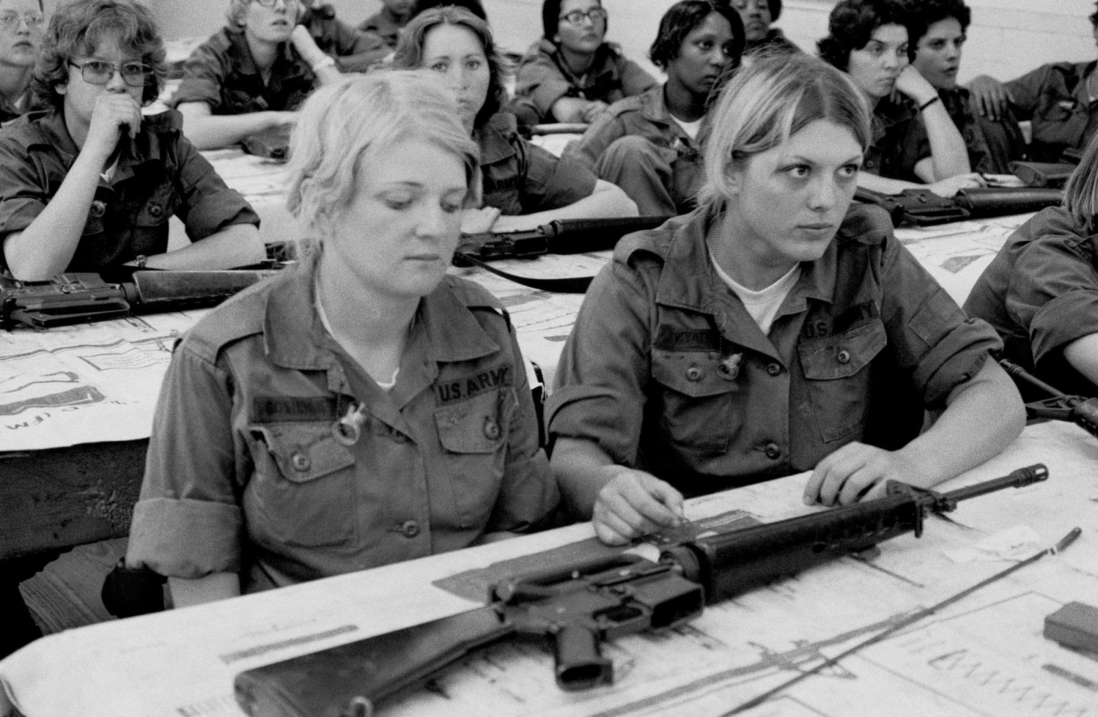 women-in-the-us-army-1975-76-susan-meiselas