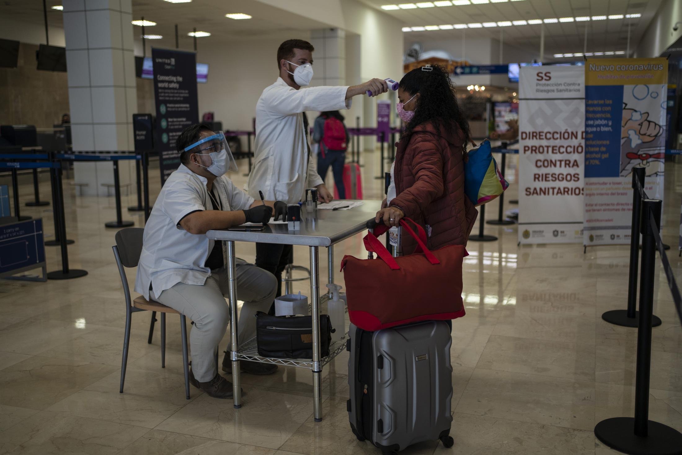 Mujeres ante la pandemia: Paola - Personal de salud en el Aeropuerto Internacional...
