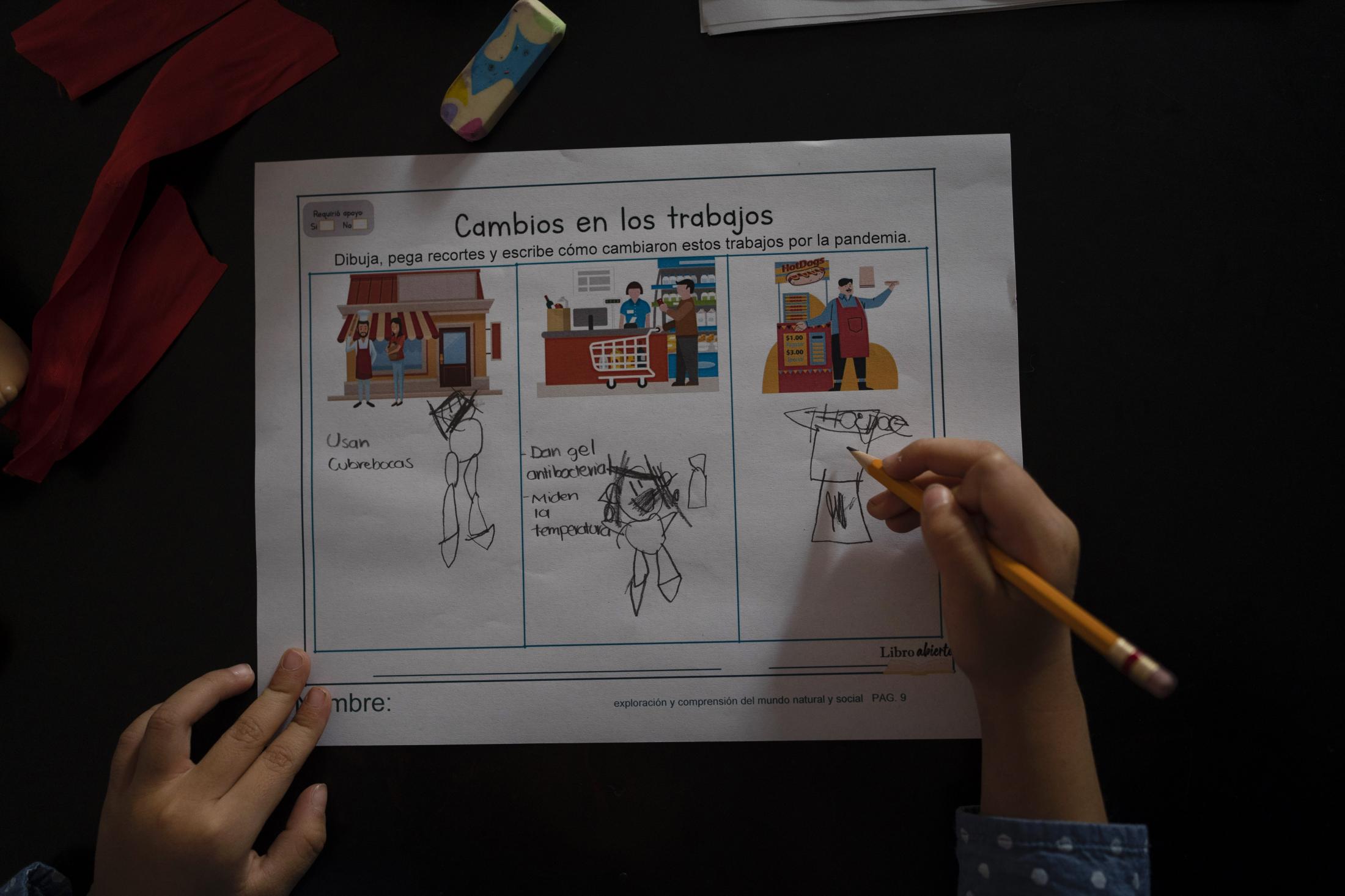 Maria Jos&eacute;, hija menor de M&oacute;nica Quijano, dibuja los cambios en los trabajos como parte de sus tareas durante el ciclo...