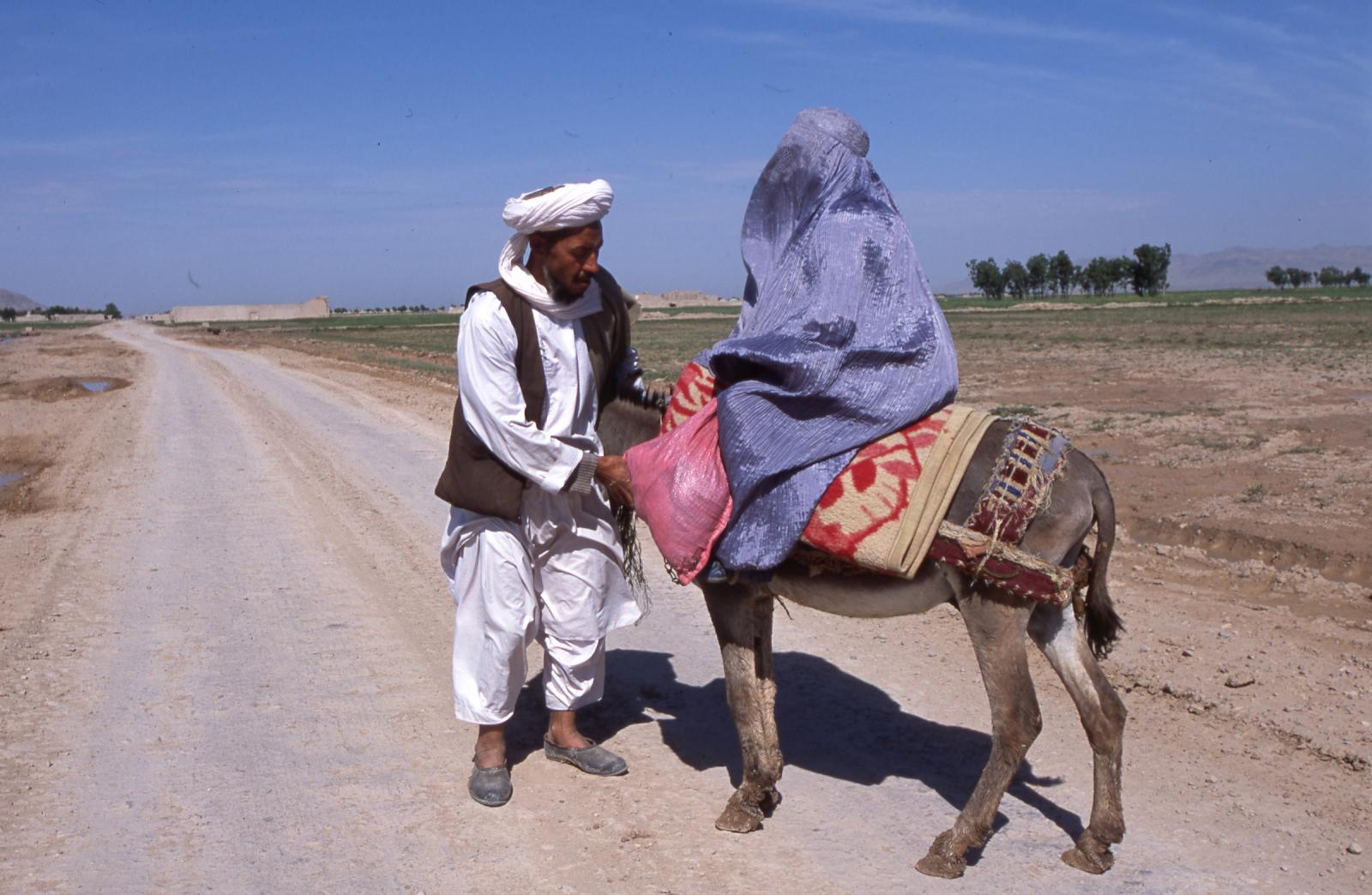 AFGHANISTAN, 4/16/02, Zendeh Ja... near Herat. Â©Jean-Marc Giboux