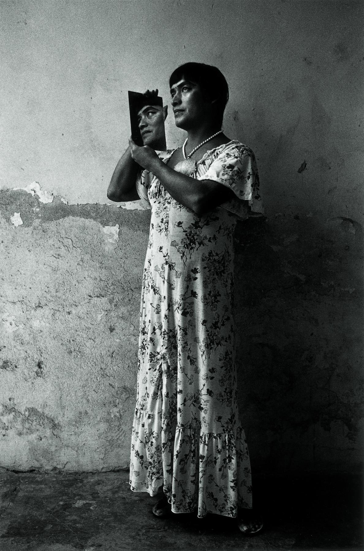 Graciela Iturbide, Magnolia , J...FRE &copy;Graciela Iturbide