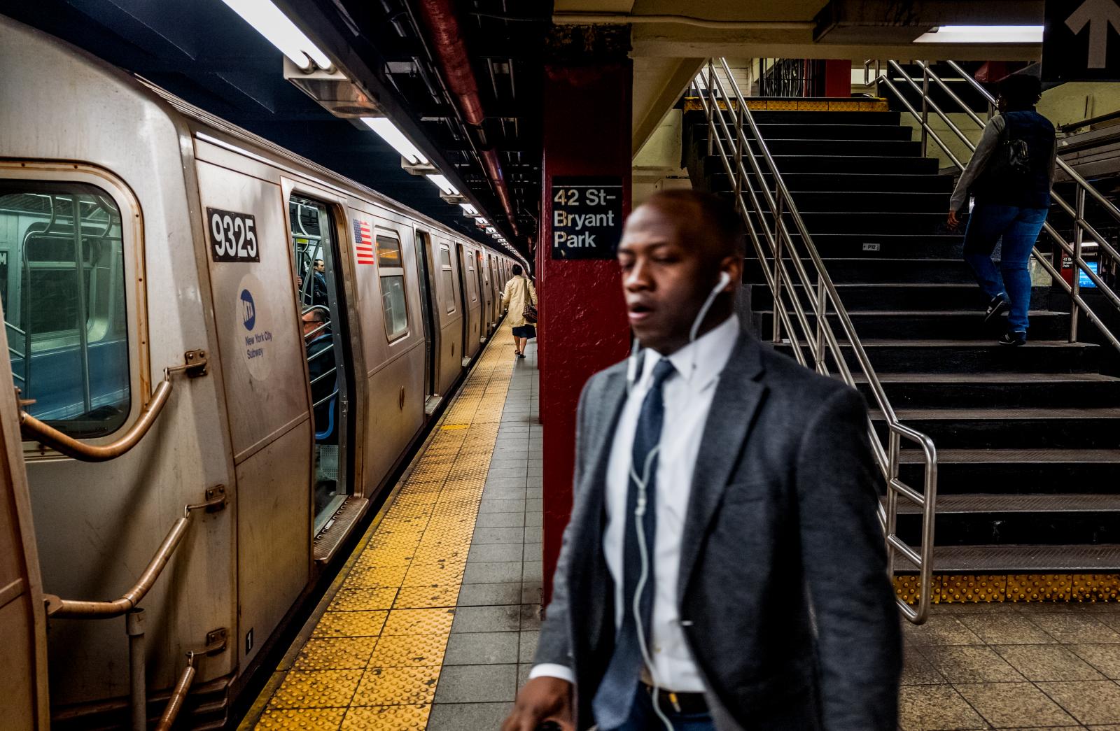 Rush Hour/NYC Subway 170414175