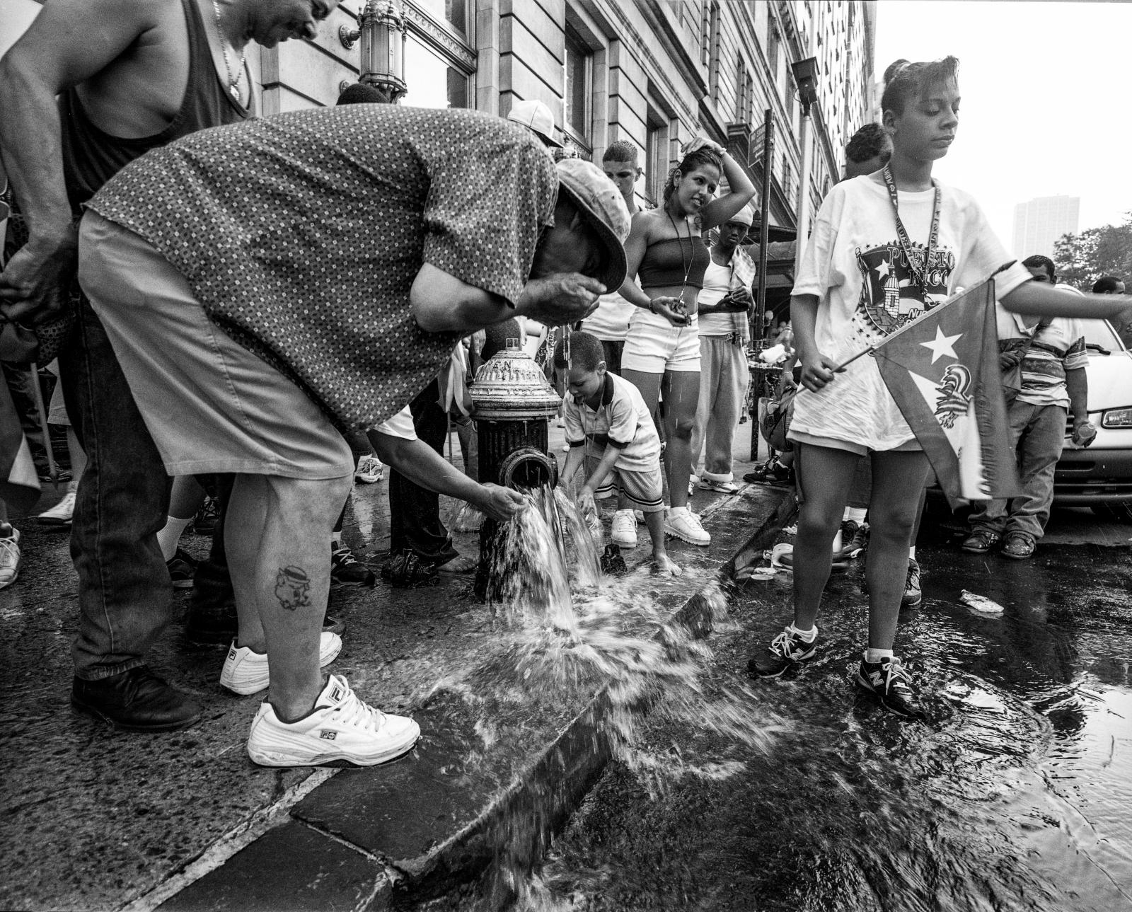 Thirsty Spectators 000611510