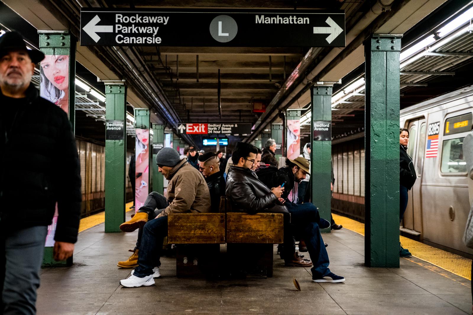 Bedford Avenue Platform 181229032
