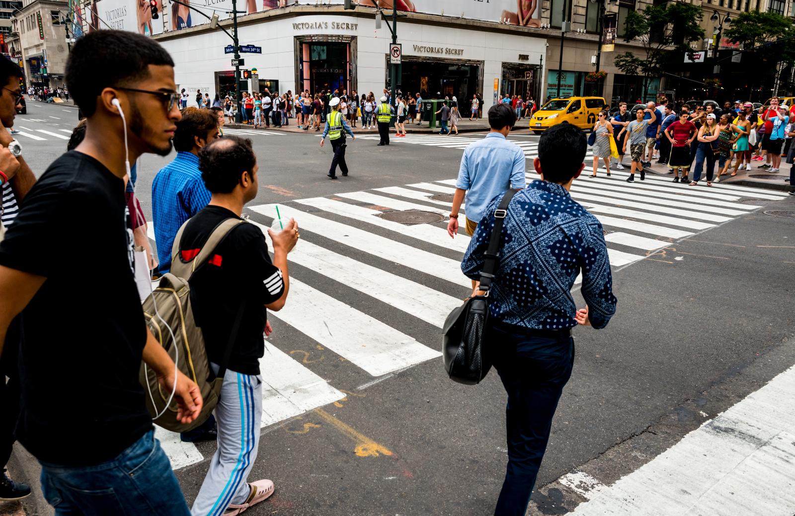 Street Crossing/Herald Square 160806801
