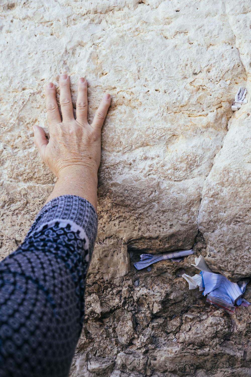 Au nom de tous les Saints - A woman prays in front of the Western Wall. Jerusalem,...
