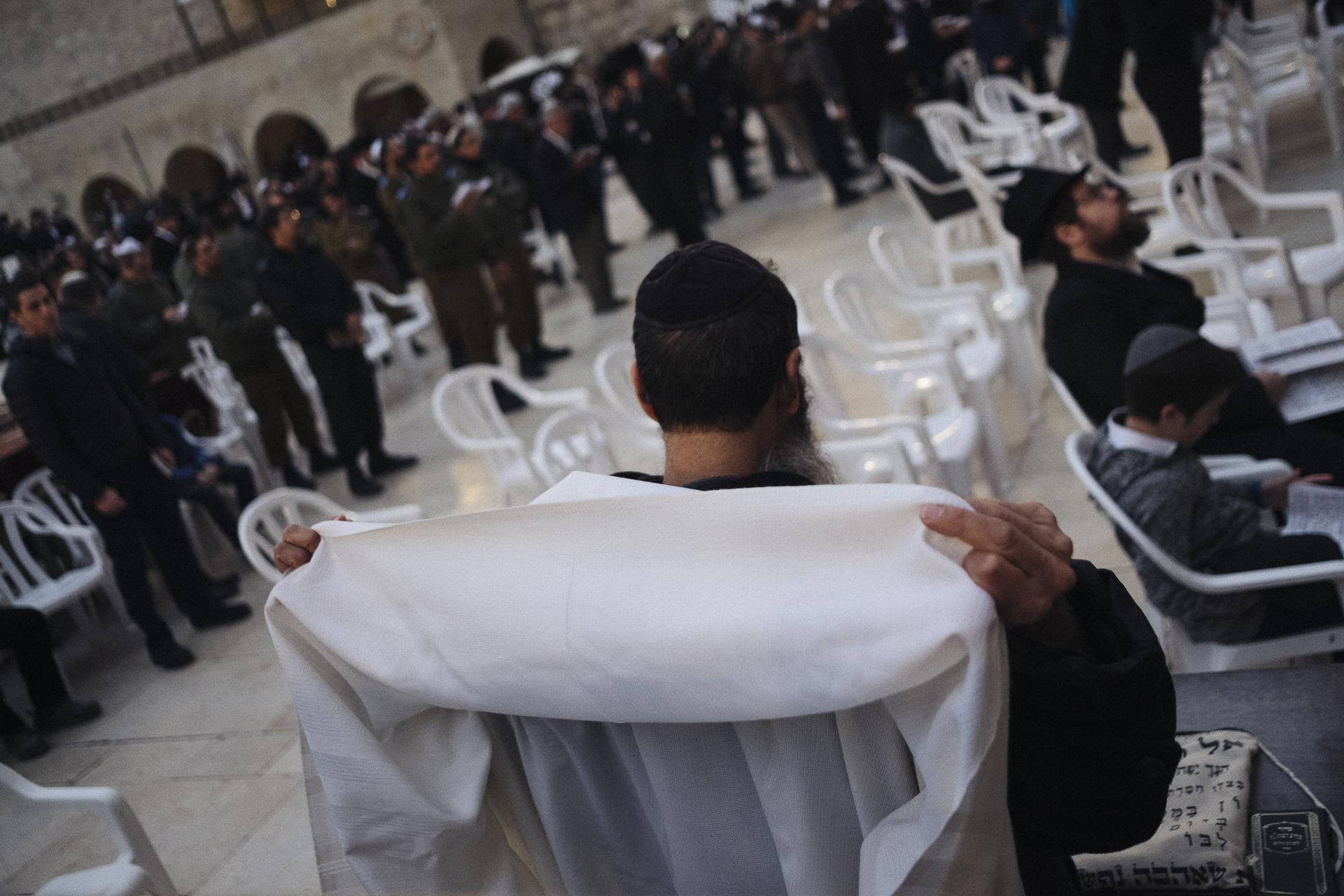 Au nom de tous les Saints - Rabbi preparing for prayer before the Western Wall at the...