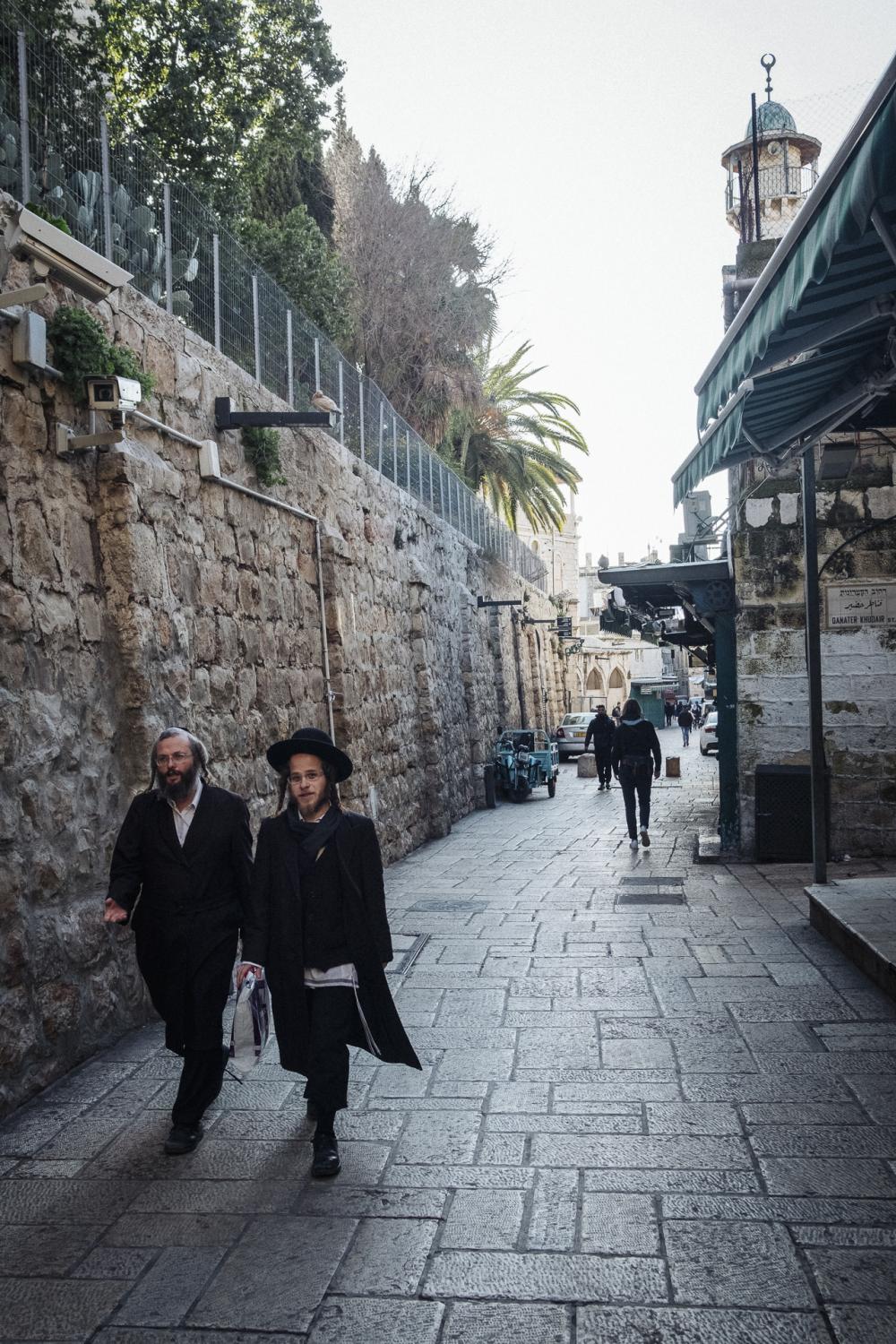 Au nom de tous les Saints - Orthodox Jews on a street in the old town. Jerusalem,...