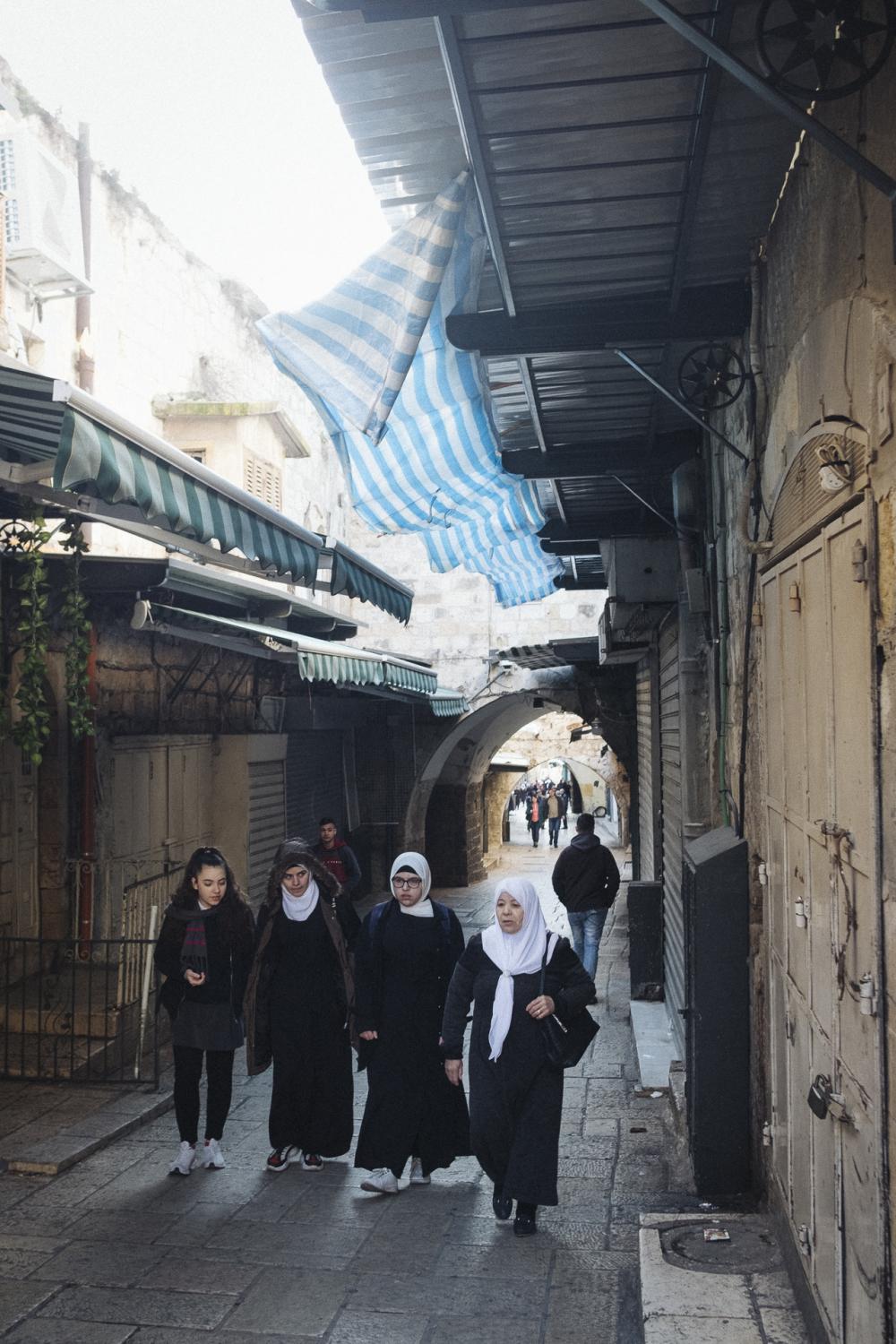 Au nom de tous les Saints - Muslim women on a street in old town. Jerusalem, February...