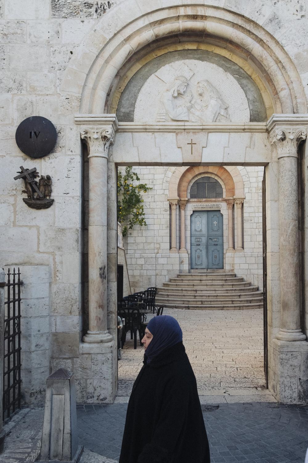 Au nom de tous les Saints - Muslim woman on a street in old town. Jerusalem, February...