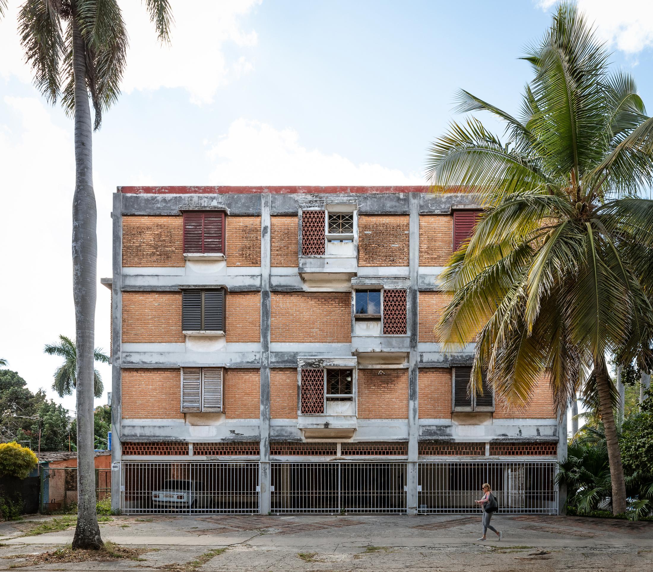 Cuban Modernist Architecture in Havana - Apartamento Evangelina de Vidana / Evangelina de Vidana Apartment Building