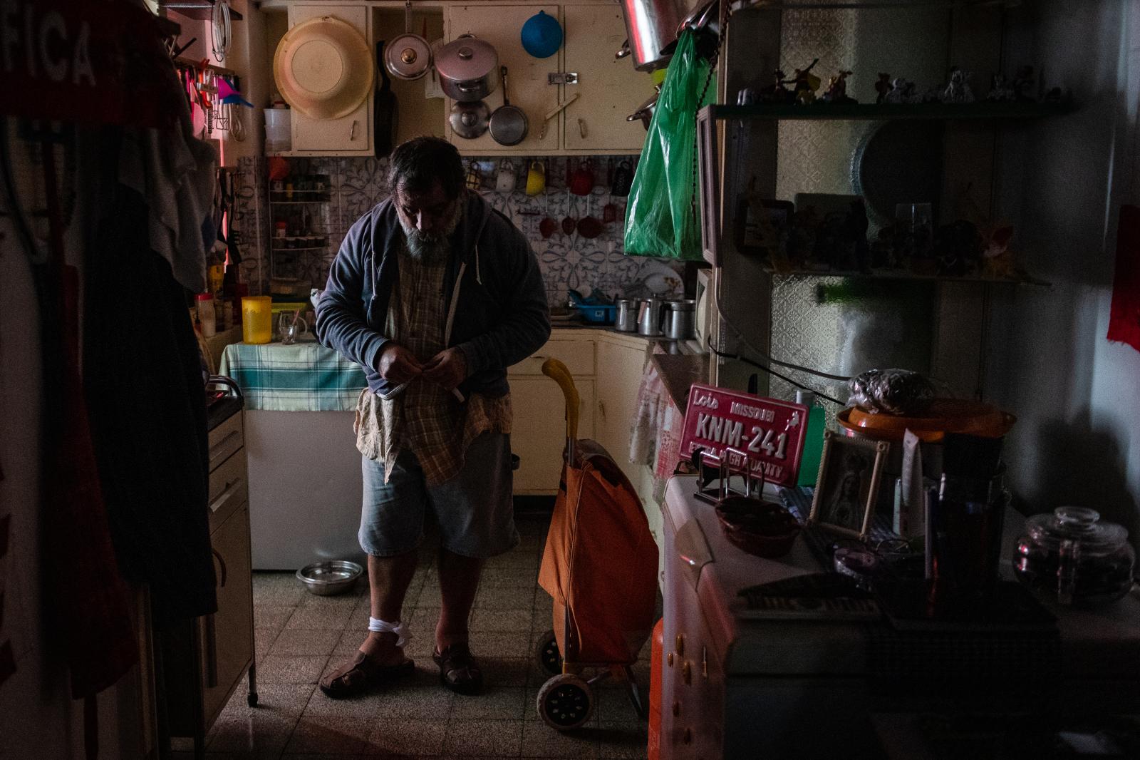 Am&iacute;lcar Raposo close... ventures to make extra income.